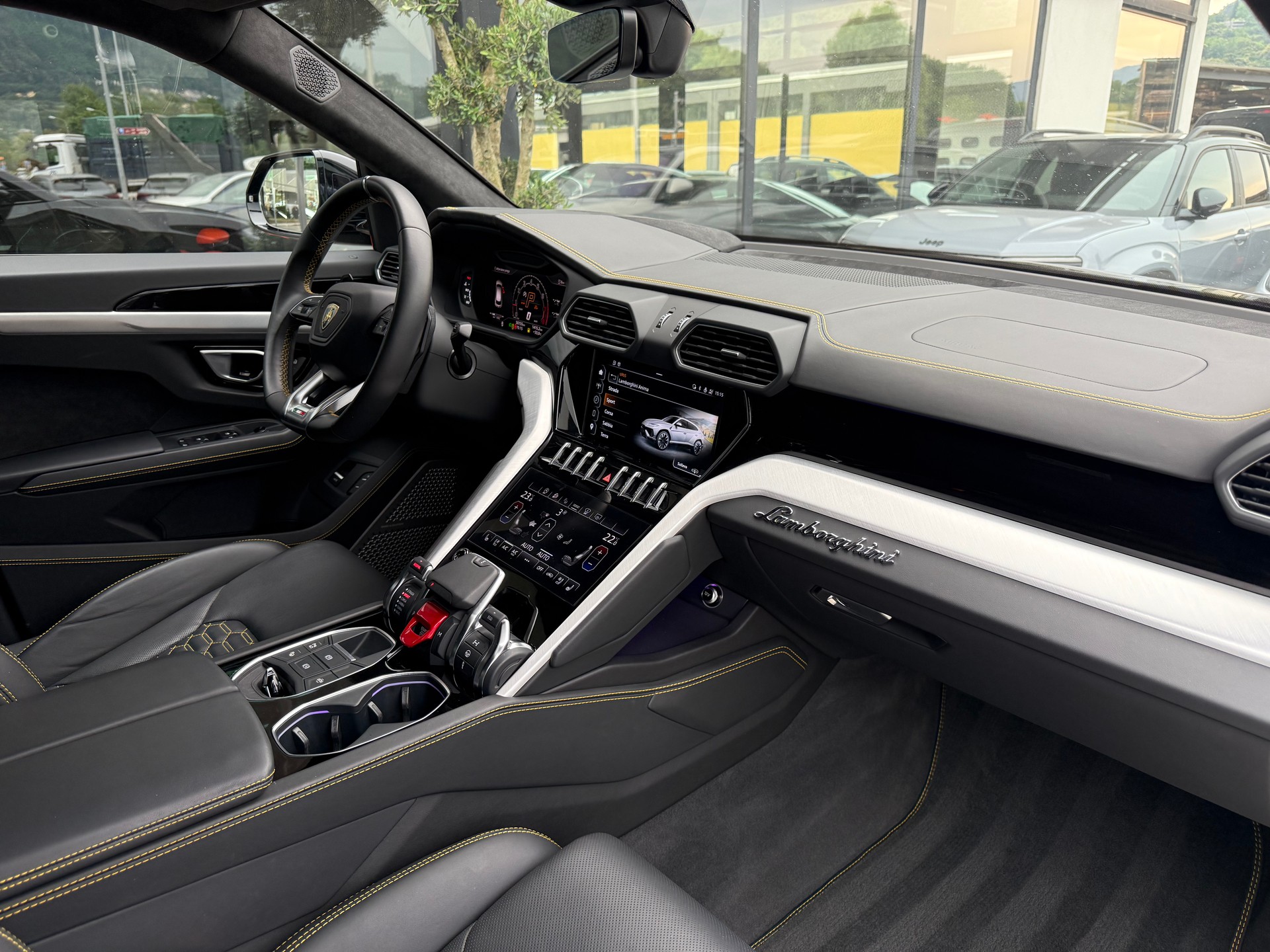 LAMBORGHINI Urus S-image-12