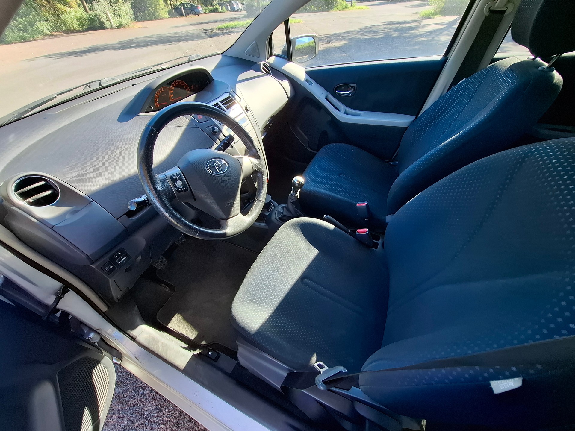 TOYOTA Yaris 1.33 Linea Terra-image-9