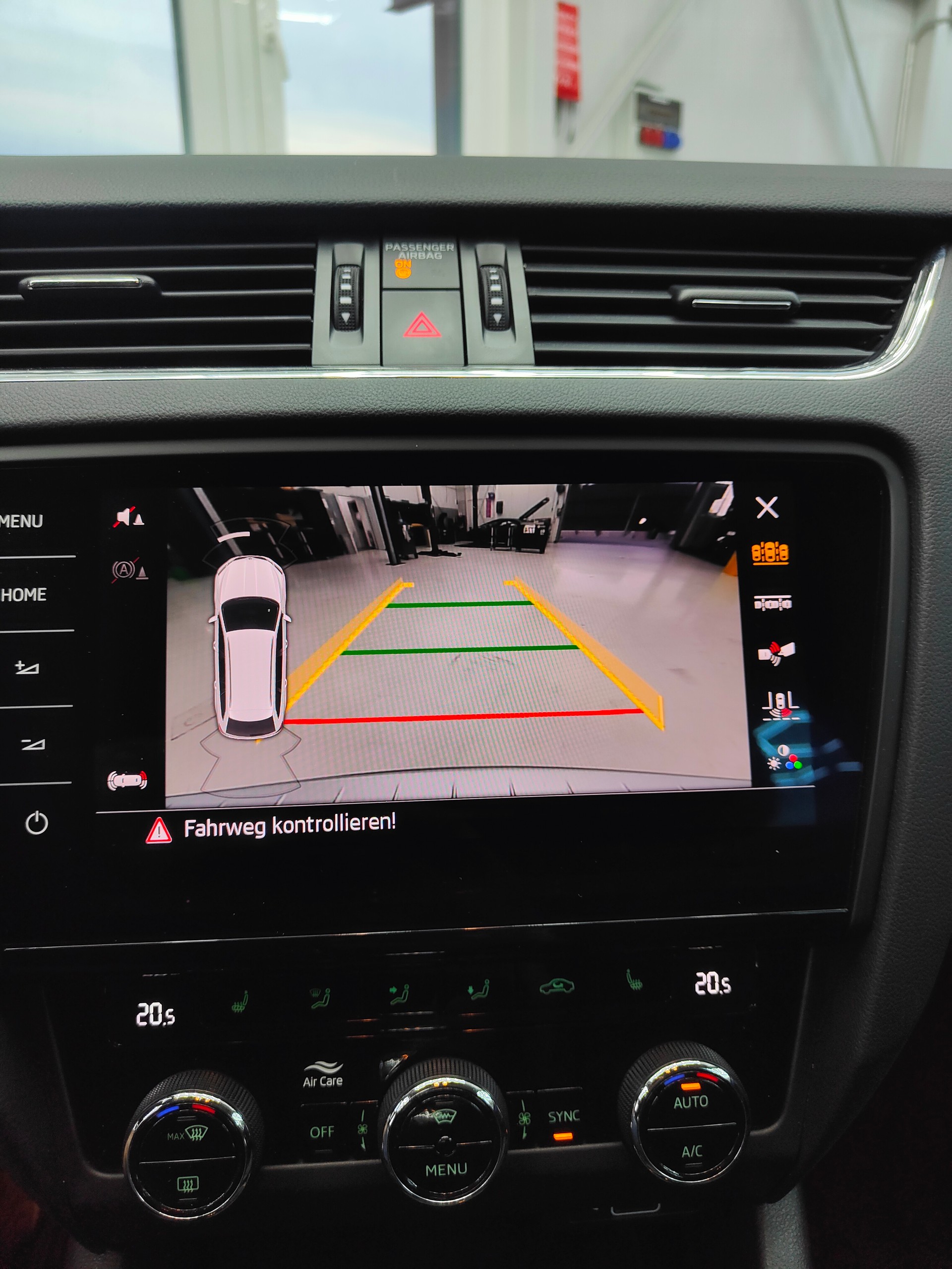 SKODA Octavia Combi 2.0 TDI Scout 4x4 DSG-image-9