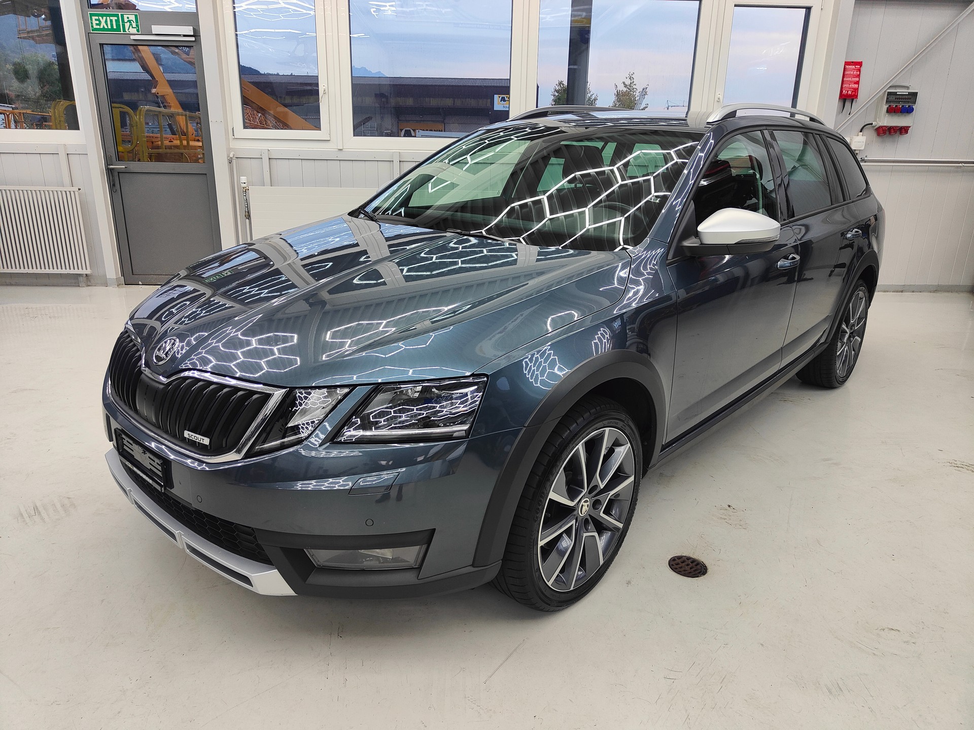 SKODA Octavia Combi 2.0 TDI Scout 4x4 DSG-image-3