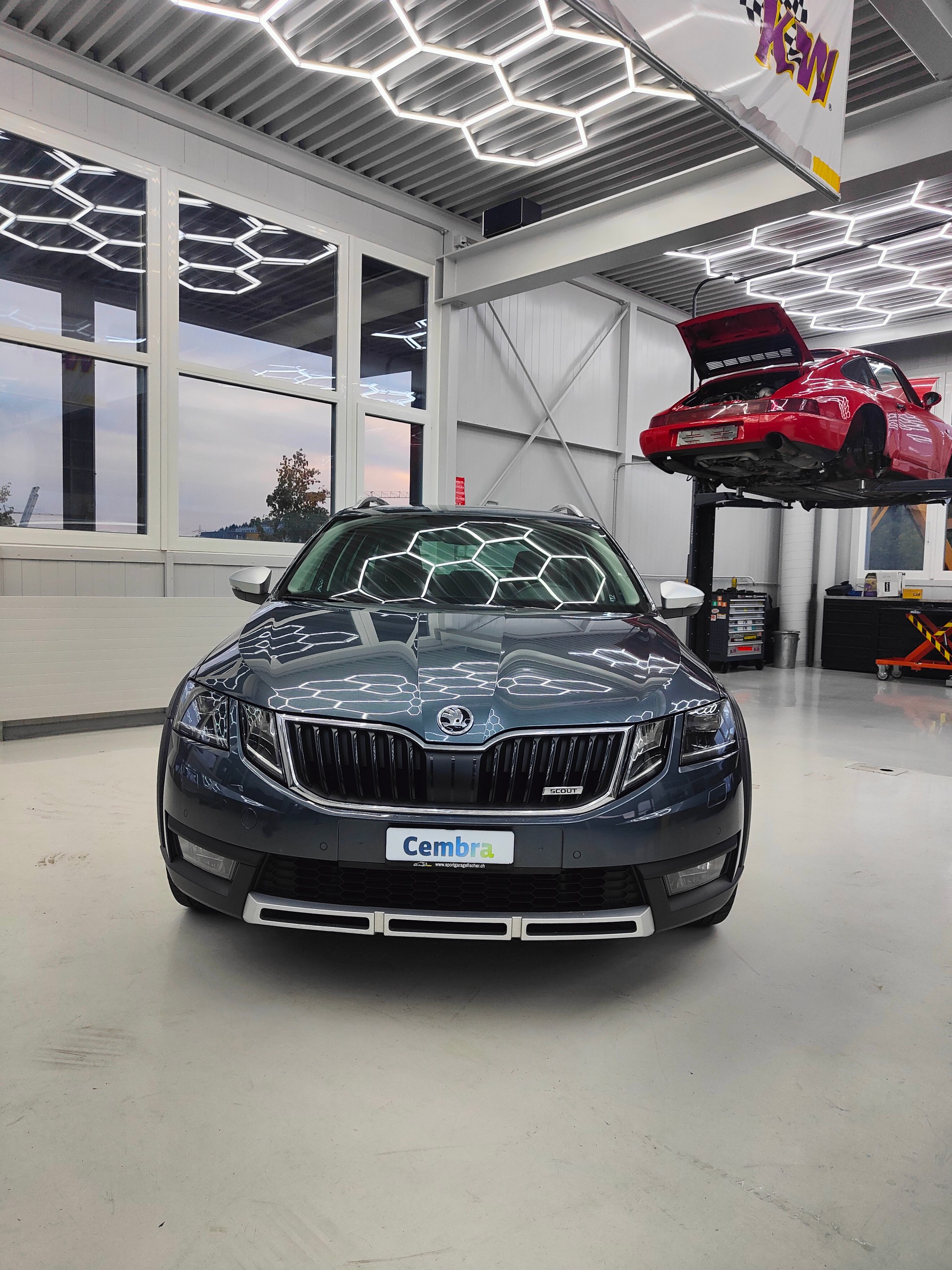 SKODA Octavia Combi 2.0 TDI Scout 4x4 DSG-image-4