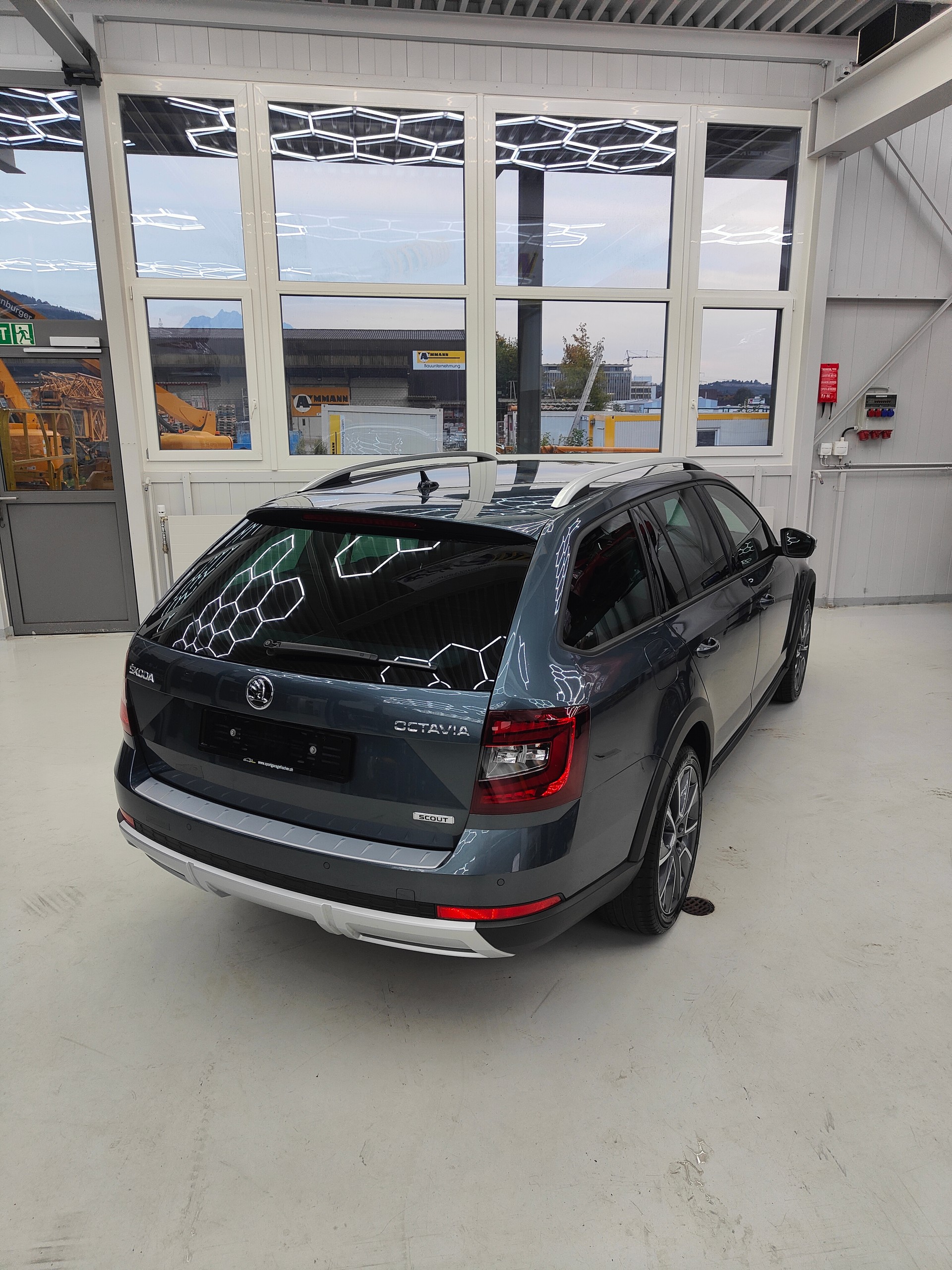 SKODA Octavia Combi 2.0 TDI Scout 4x4 DSG-image-5