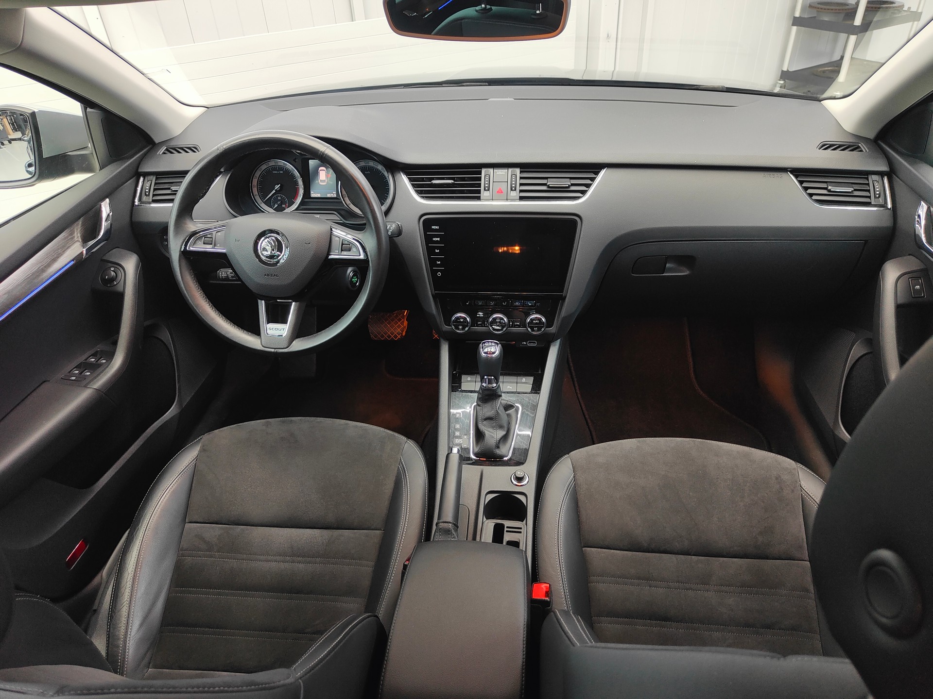SKODA Octavia Combi 2.0 TDI Scout 4x4 DSG-image-10