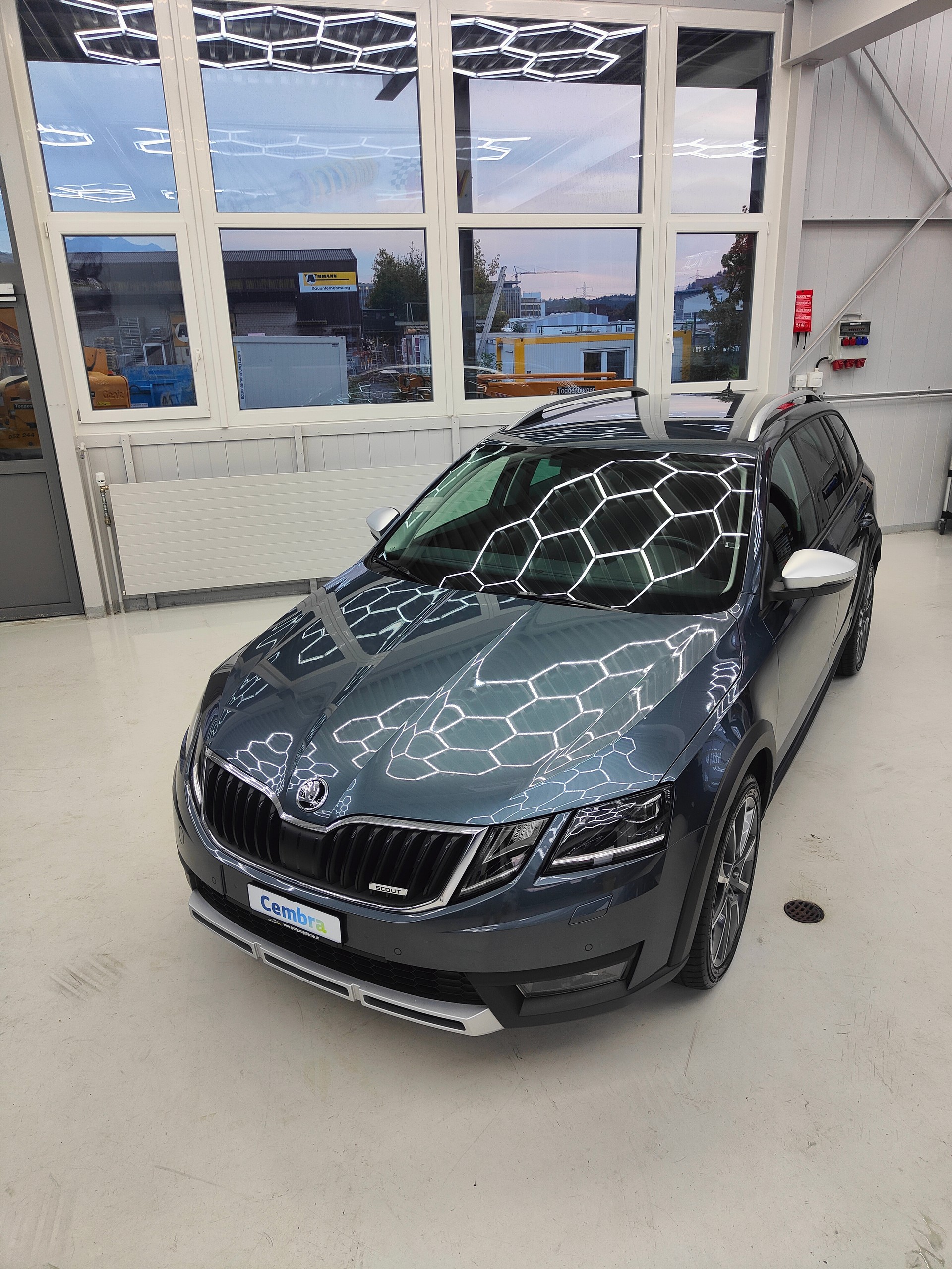 SKODA Octavia Combi 2.0 TDI Scout 4x4 DSG-image-0