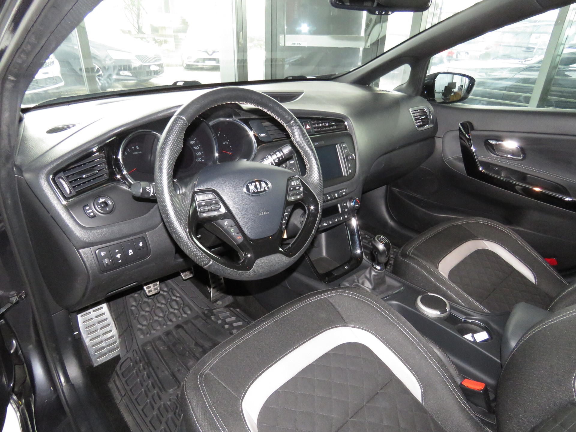 KIA Cee'd 1.0 T-GDi GT Line-image-6