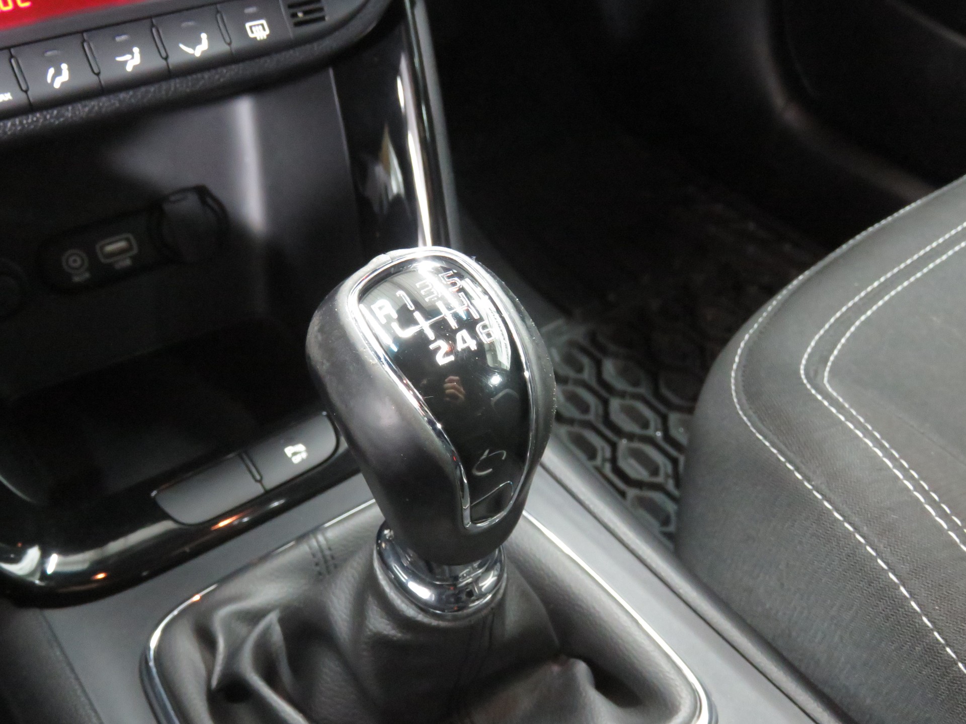 KIA Cee'd 1.0 T-GDi GT Line-image-14