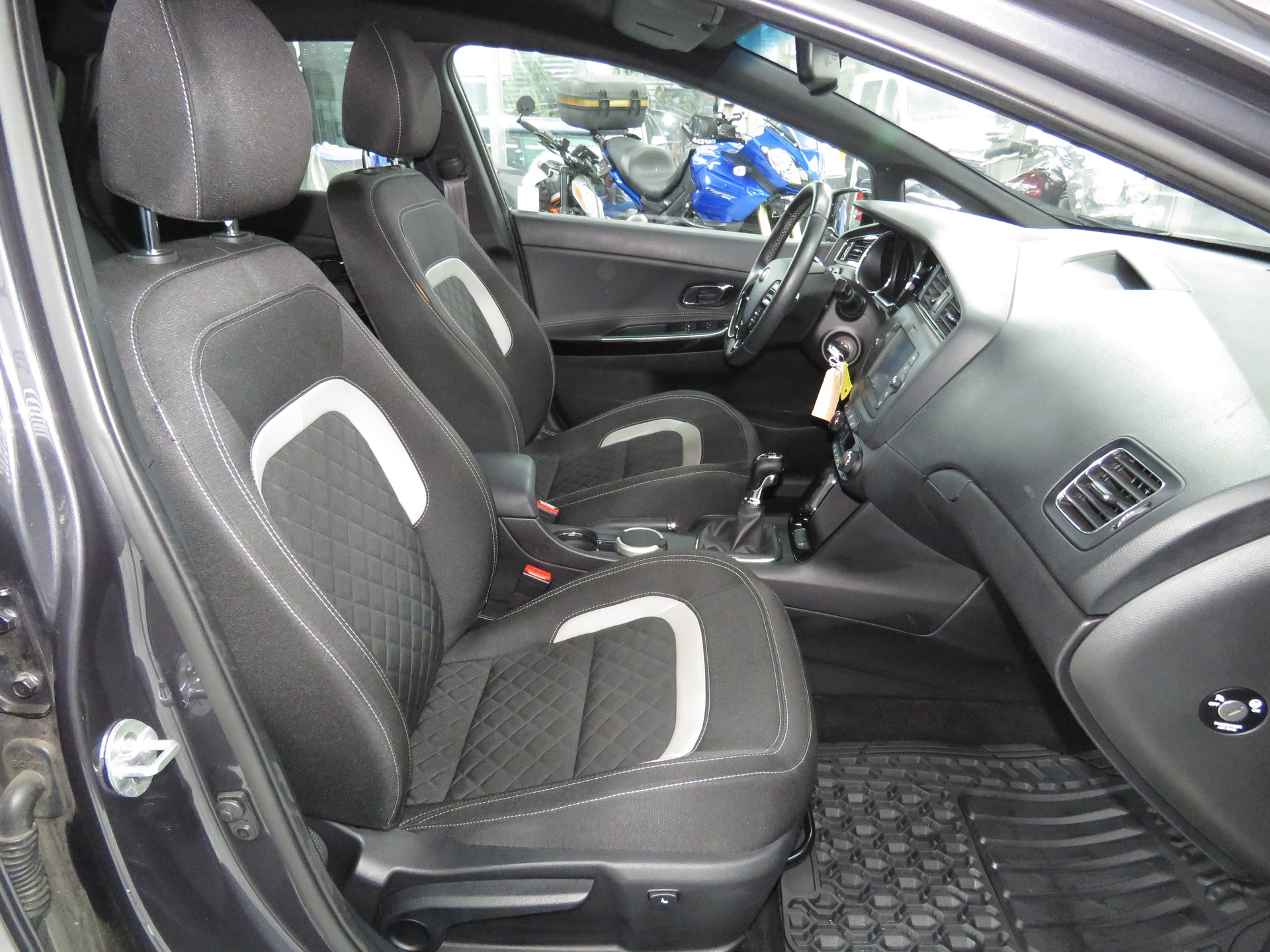 KIA Cee'd 1.0 T-GDi GT Line-image-11