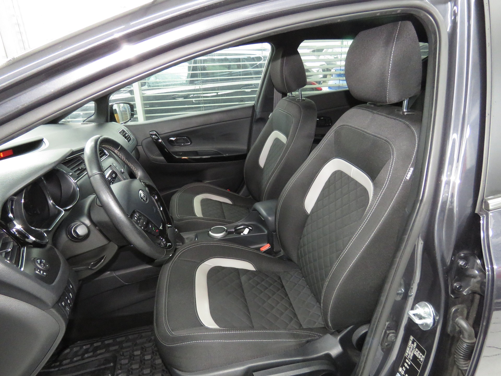 KIA Cee'd 1.0 T-GDi GT Line-image-7