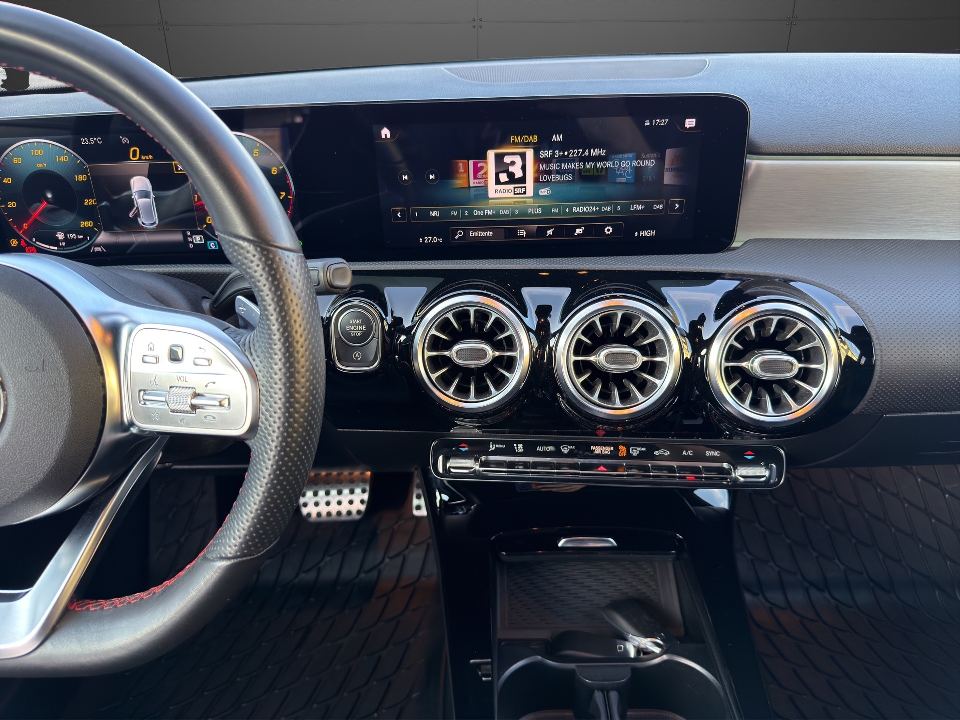 MERCEDES-BENZ A 200 AMG Line 7G-DCT-image-14