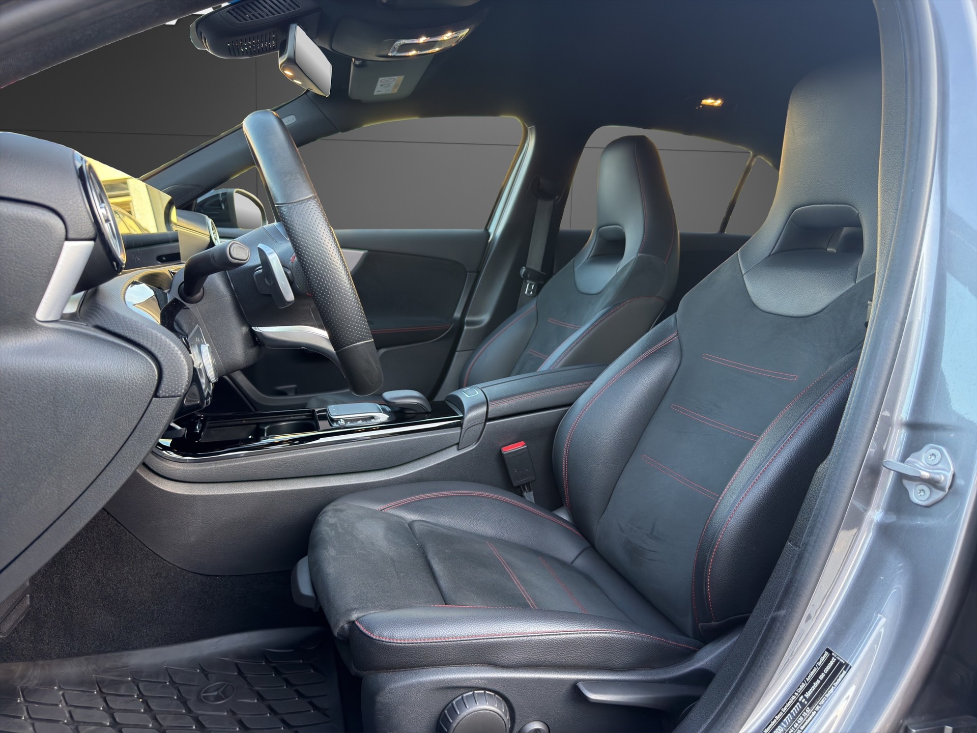 MERCEDES-BENZ A 200 AMG Line 7G-DCT-image-21