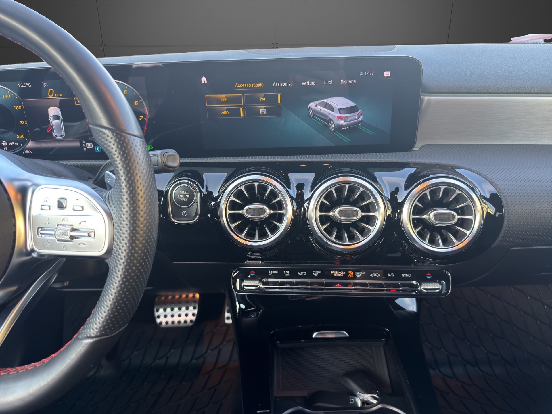 MERCEDES-BENZ A 200 AMG Line 7G-DCT-image-17