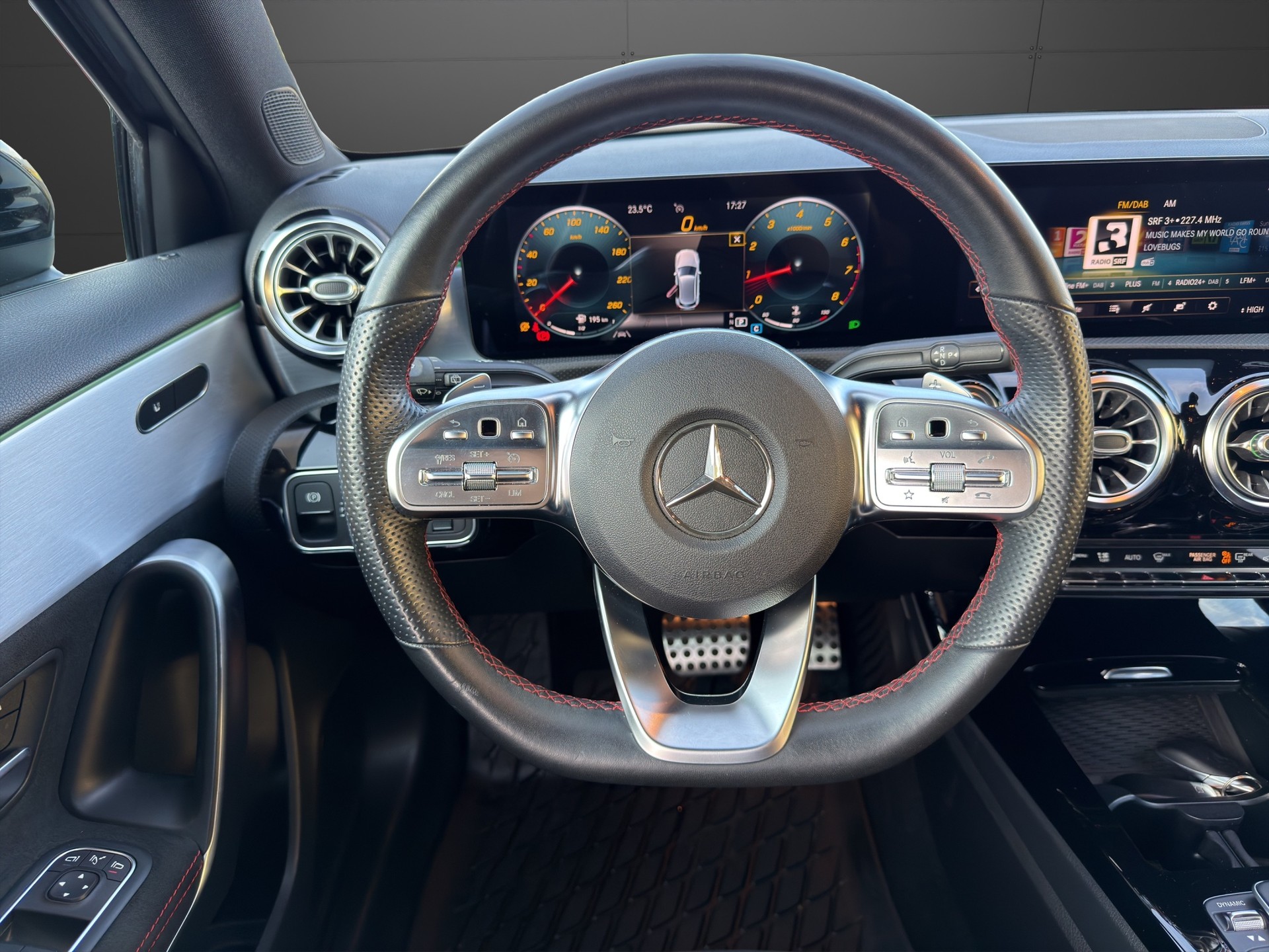 MERCEDES-BENZ A 200 AMG Line 7G-DCT-image-11