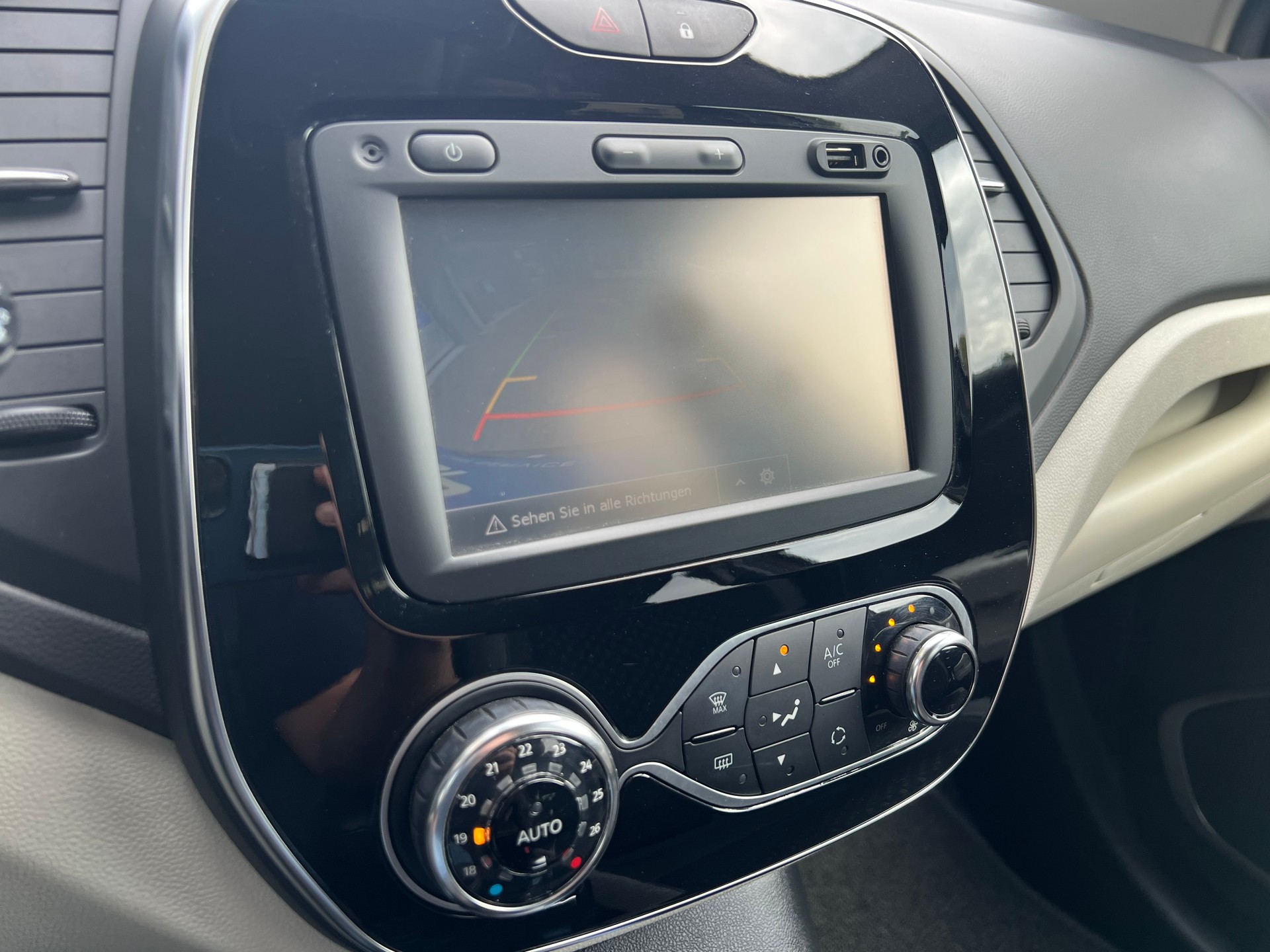 RENAULT Captur 1.2 TCe Intens EDC S/S-image-13