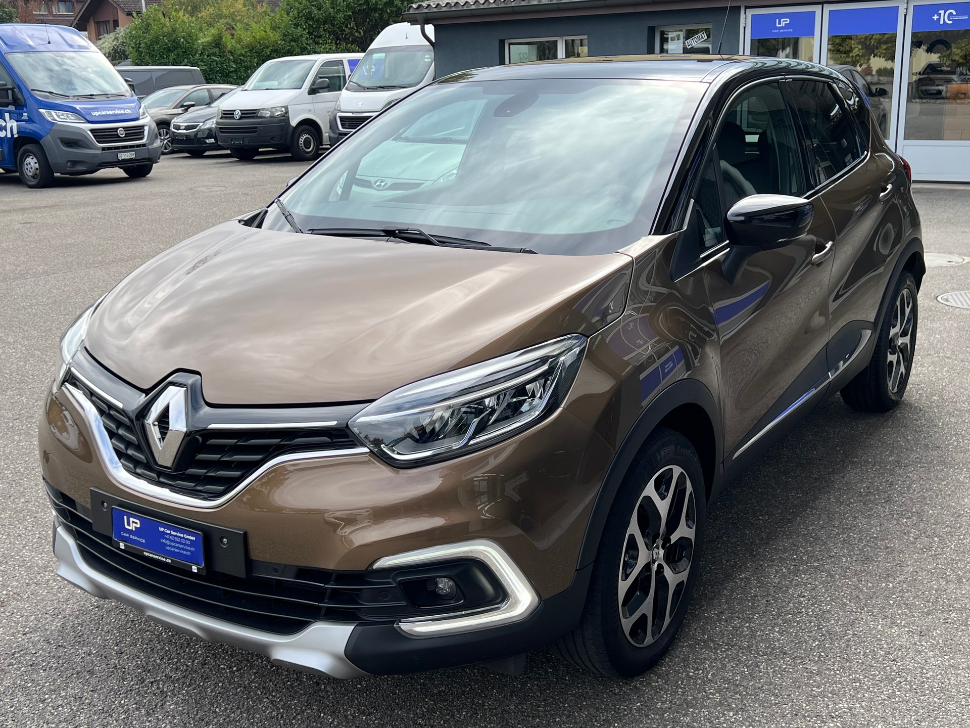 RENAULT Captur 1.2 TCe Intens EDC S/S-image-1