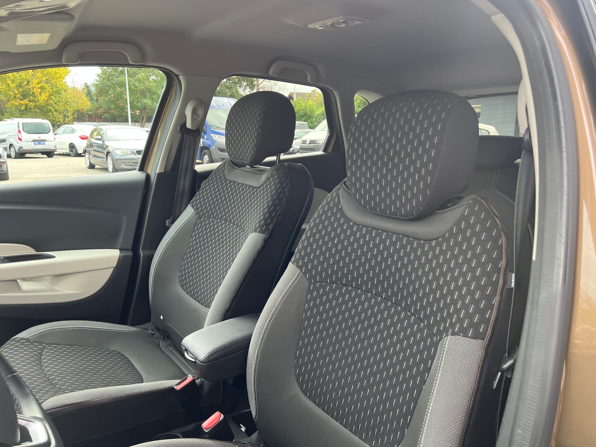 RENAULT Captur 1.2 TCe Intens EDC S/S-image-8
