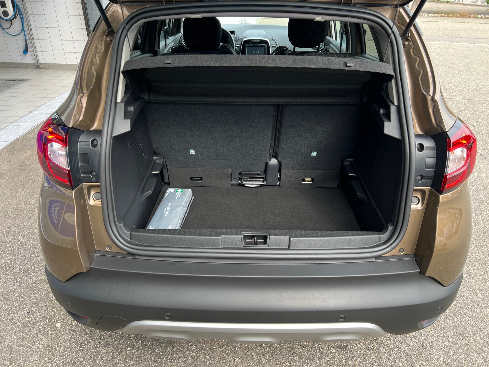 RENAULT Captur 1.2 TCe Intens EDC S/S-image-12