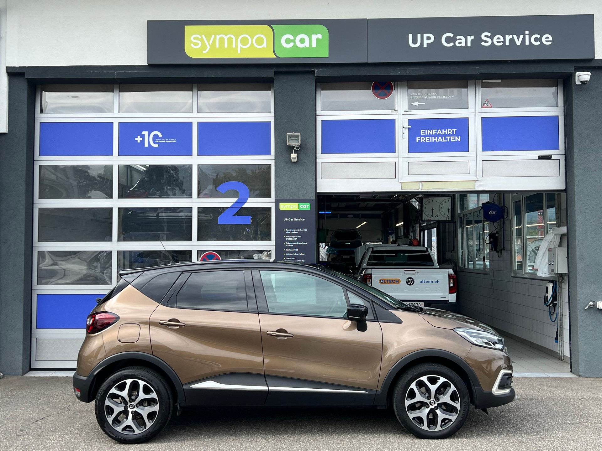 RENAULT Captur 1.2 TCe Intens EDC S/S-image-3