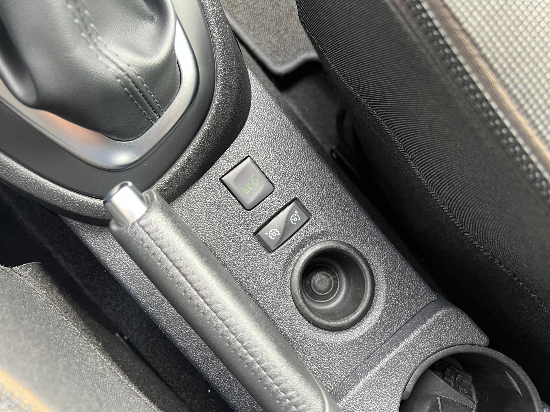 RENAULT Captur 1.2 TCe Intens EDC S/S-image-15
