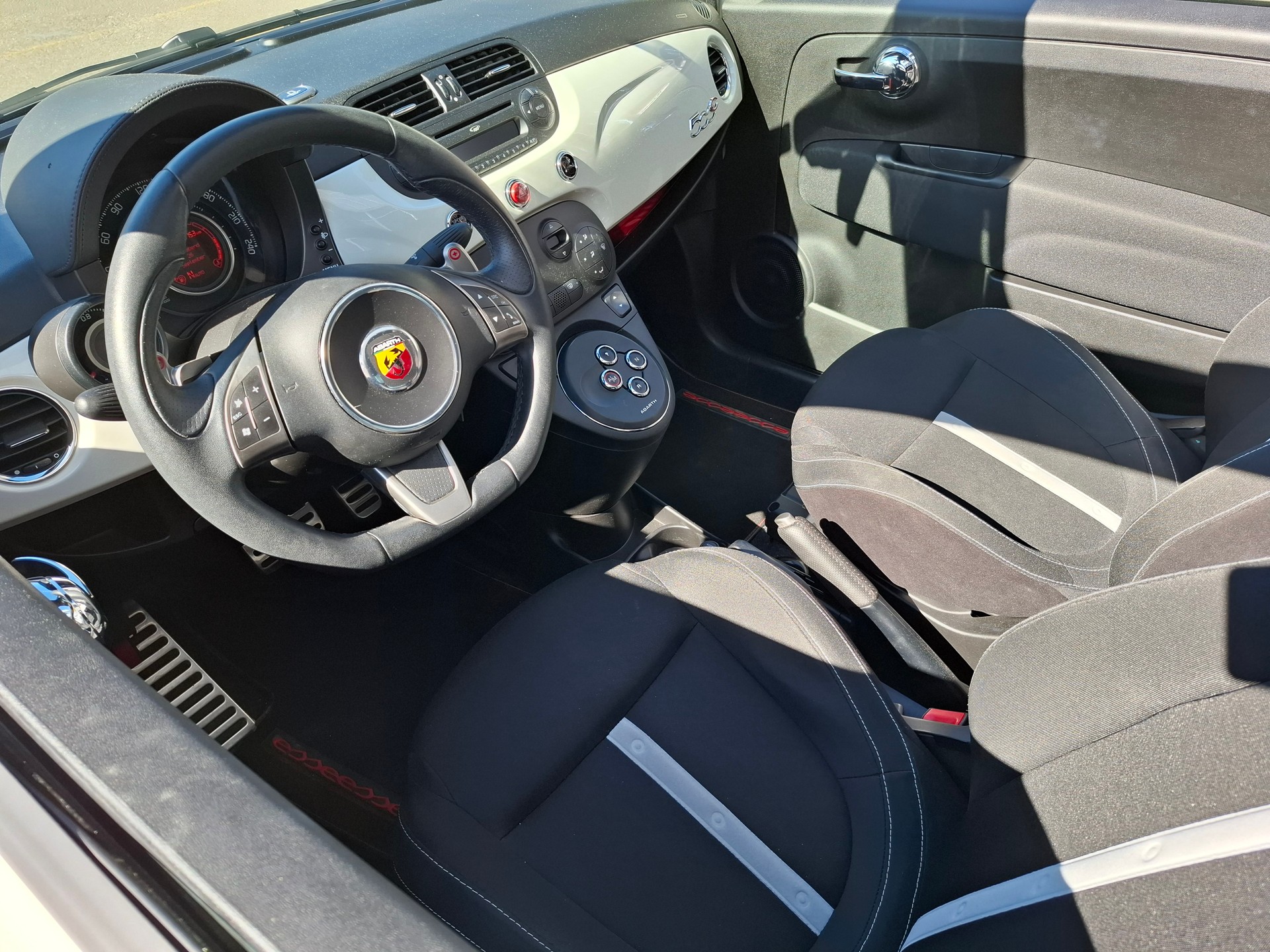 FIAT 500C 1.4 16V Turbo Abarth Dualogic-image-4