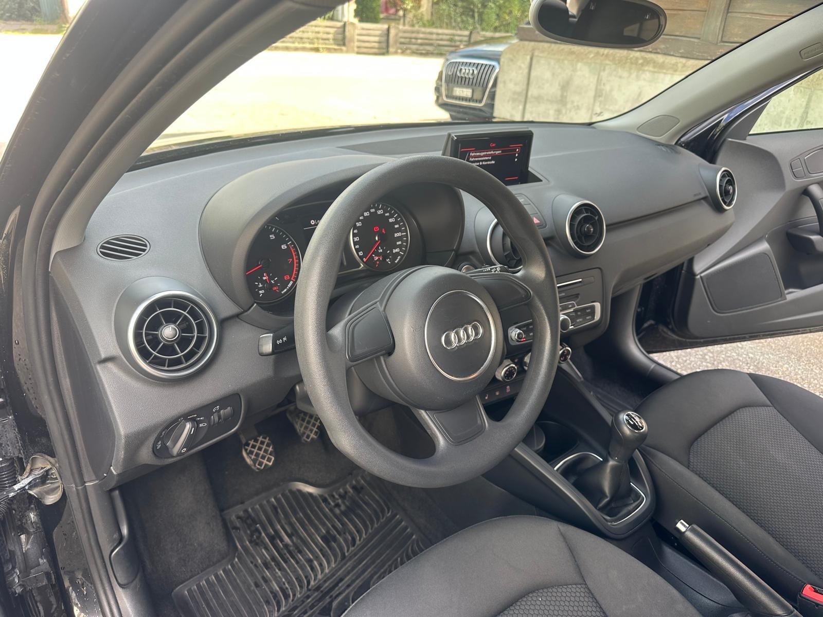 AUDI A1 Sportback 1.4 TFSI-image-9