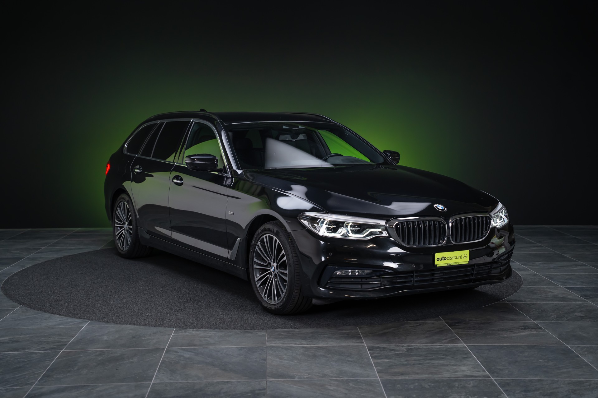 BMW 520d xDrive paddles Touring / CH-Fahrzeug / Rückfahrkamera / HeadUp-showroom-element-2