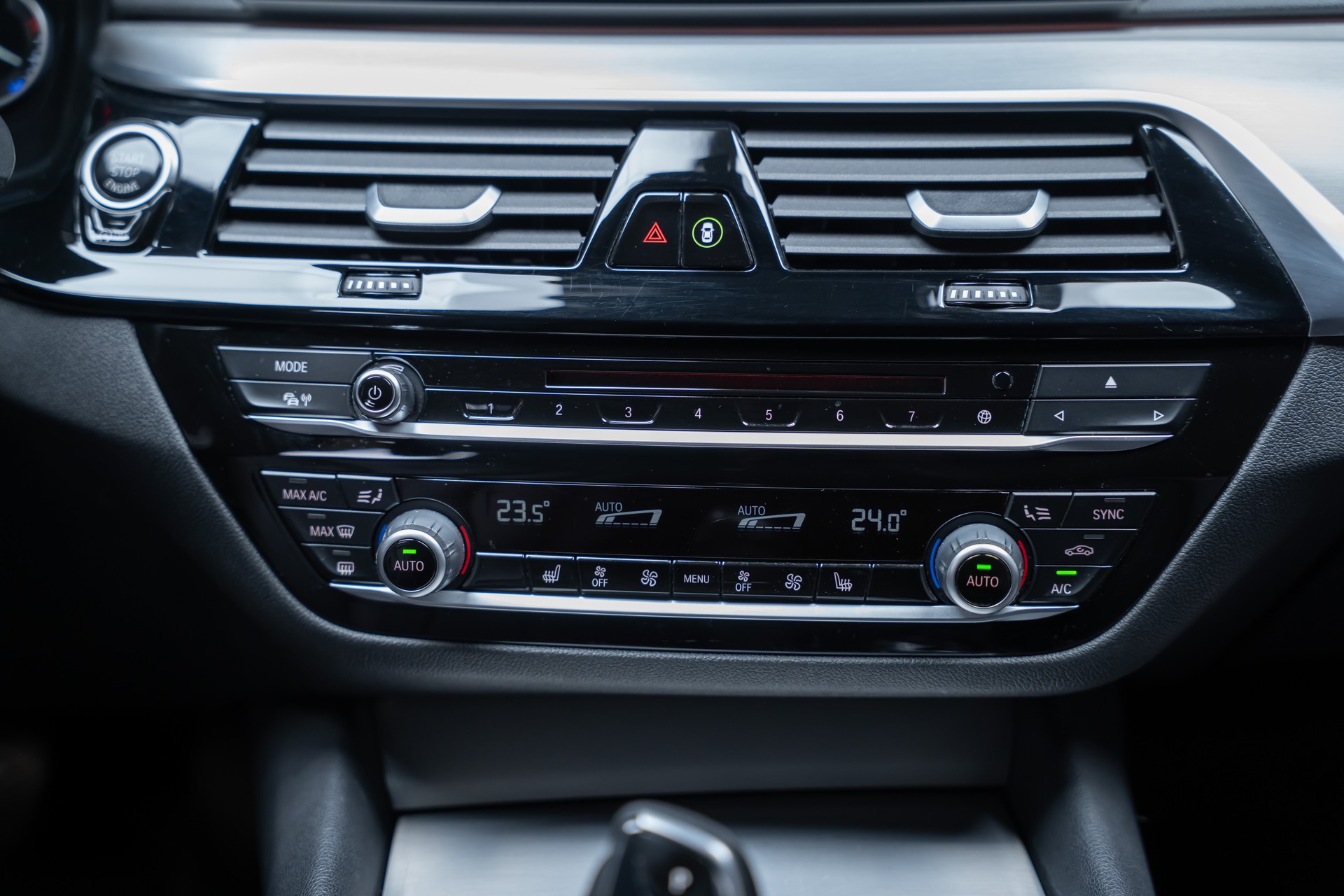 BMW 520d xDrive paddles Touring / CH-Fahrzeug / Rückfahrkamera / HeadUp-image-18
