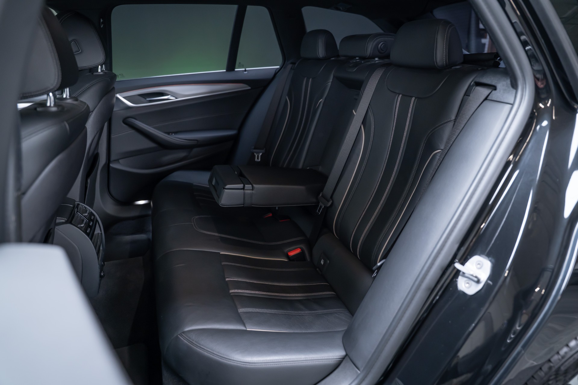 BMW 520d xDrive paddles Touring / CH-Fahrzeug / Rückfahrkamera / HeadUp-image-16