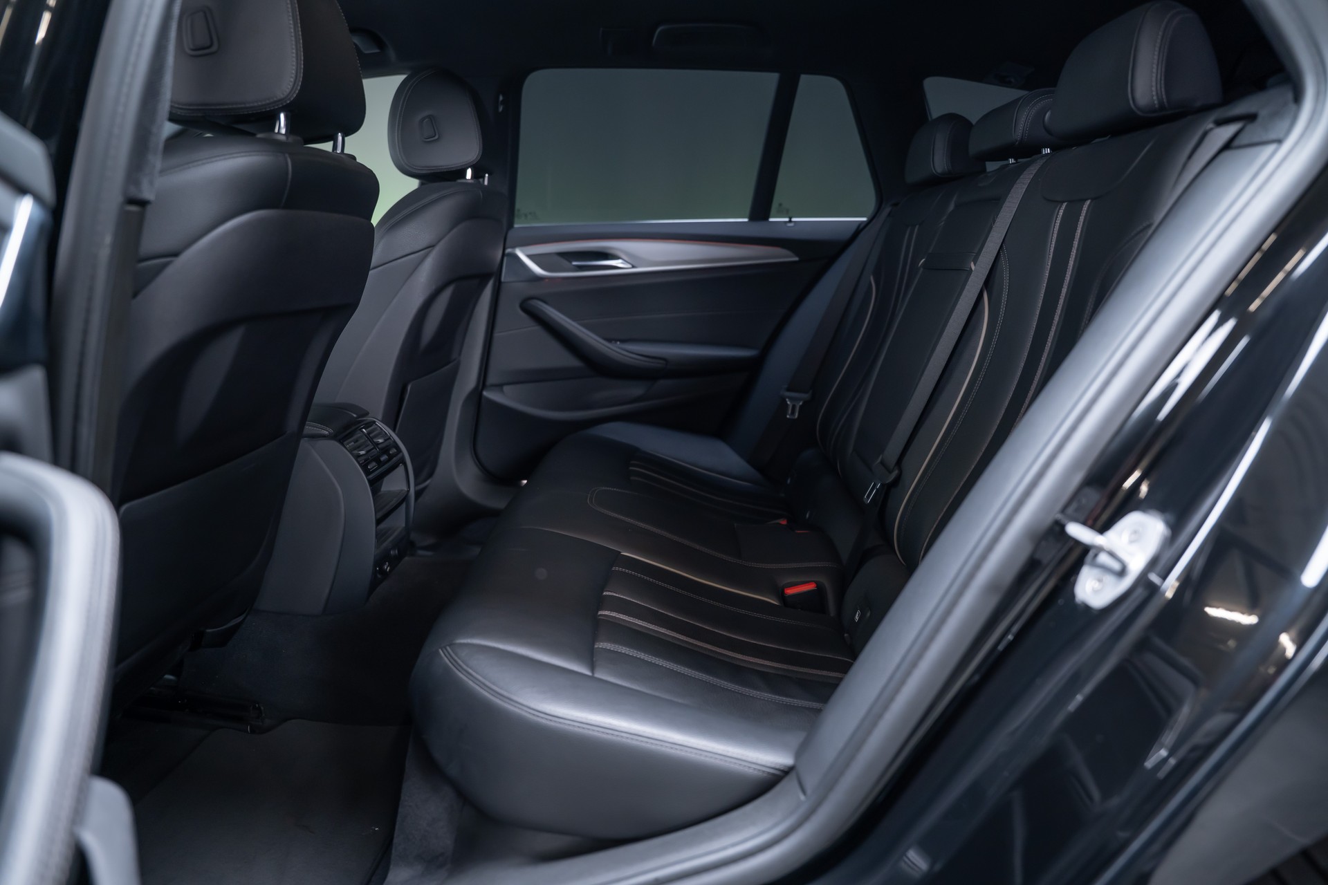 BMW 520d xDrive paddles Touring / CH-Fahrzeug / Rückfahrkamera / HeadUp-image-15