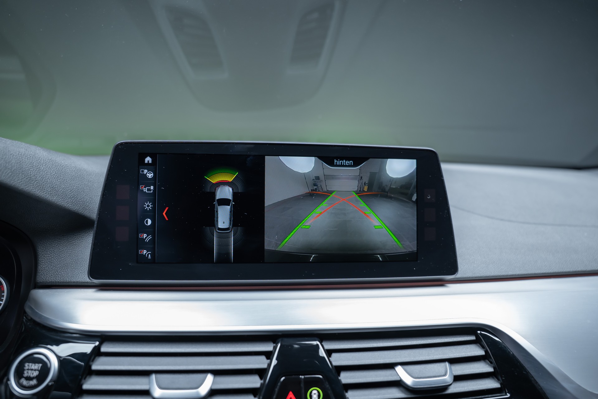 BMW 520d xDrive paddles Touring / CH-Fahrzeug / Rückfahrkamera / HeadUp-image-23