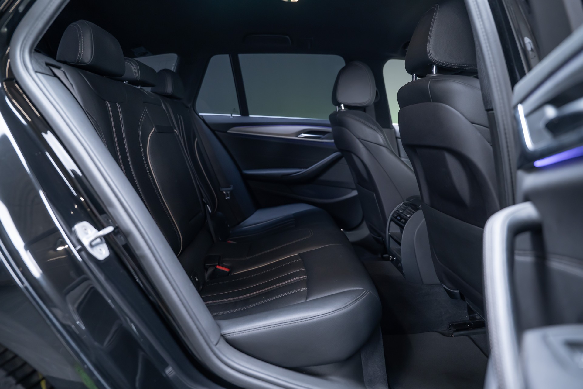 BMW 520d xDrive paddles Touring / CH-Fahrzeug / Rückfahrkamera / HeadUp-image-31