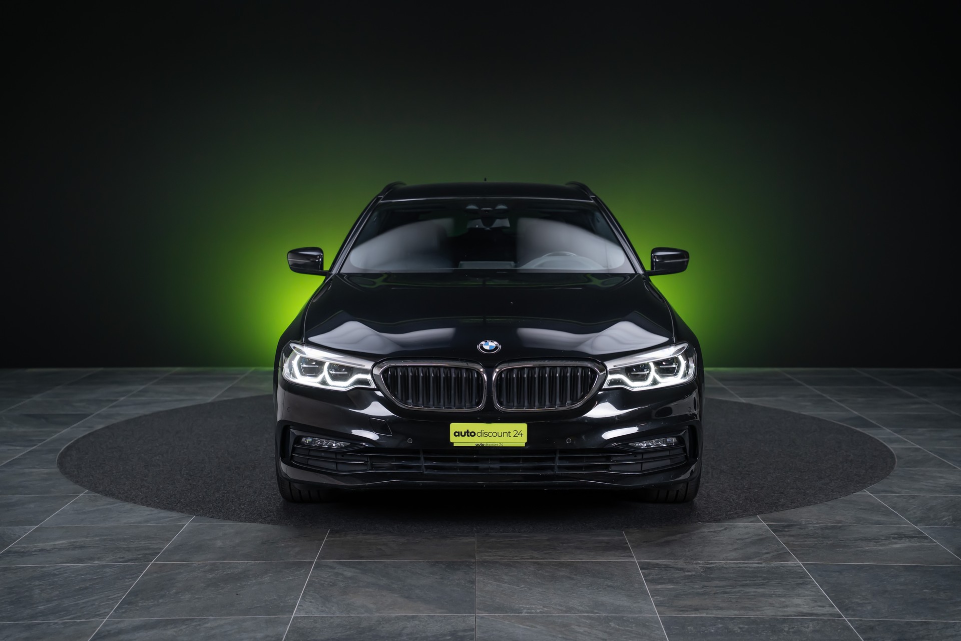 BMW 520d xDrive paddles Touring / CH-Fahrzeug / Rückfahrkamera / HeadUp-showroom-element-1