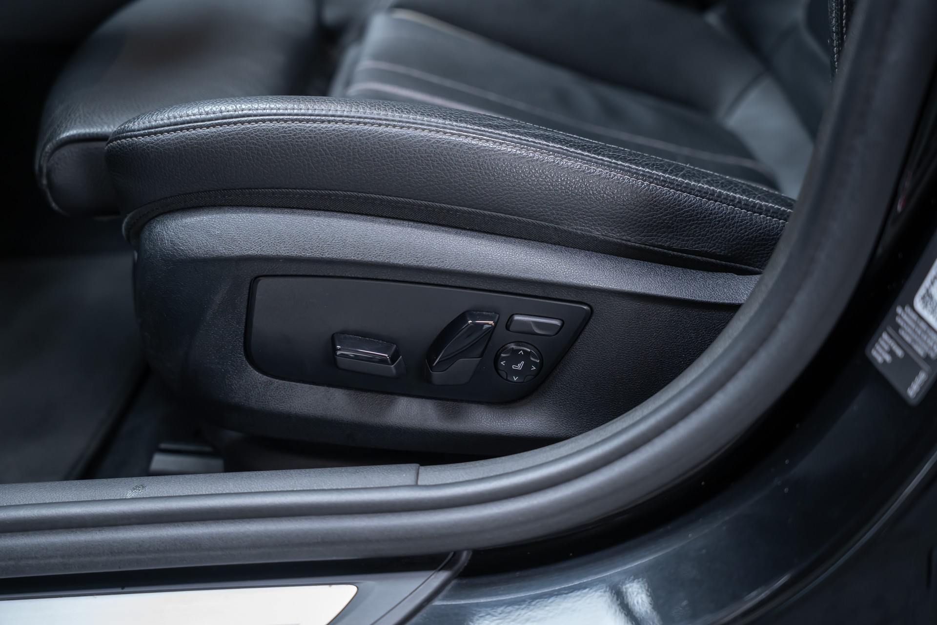 BMW 520d xDrive paddles Touring / CH-Fahrzeug / Rückfahrkamera / HeadUp-image-13