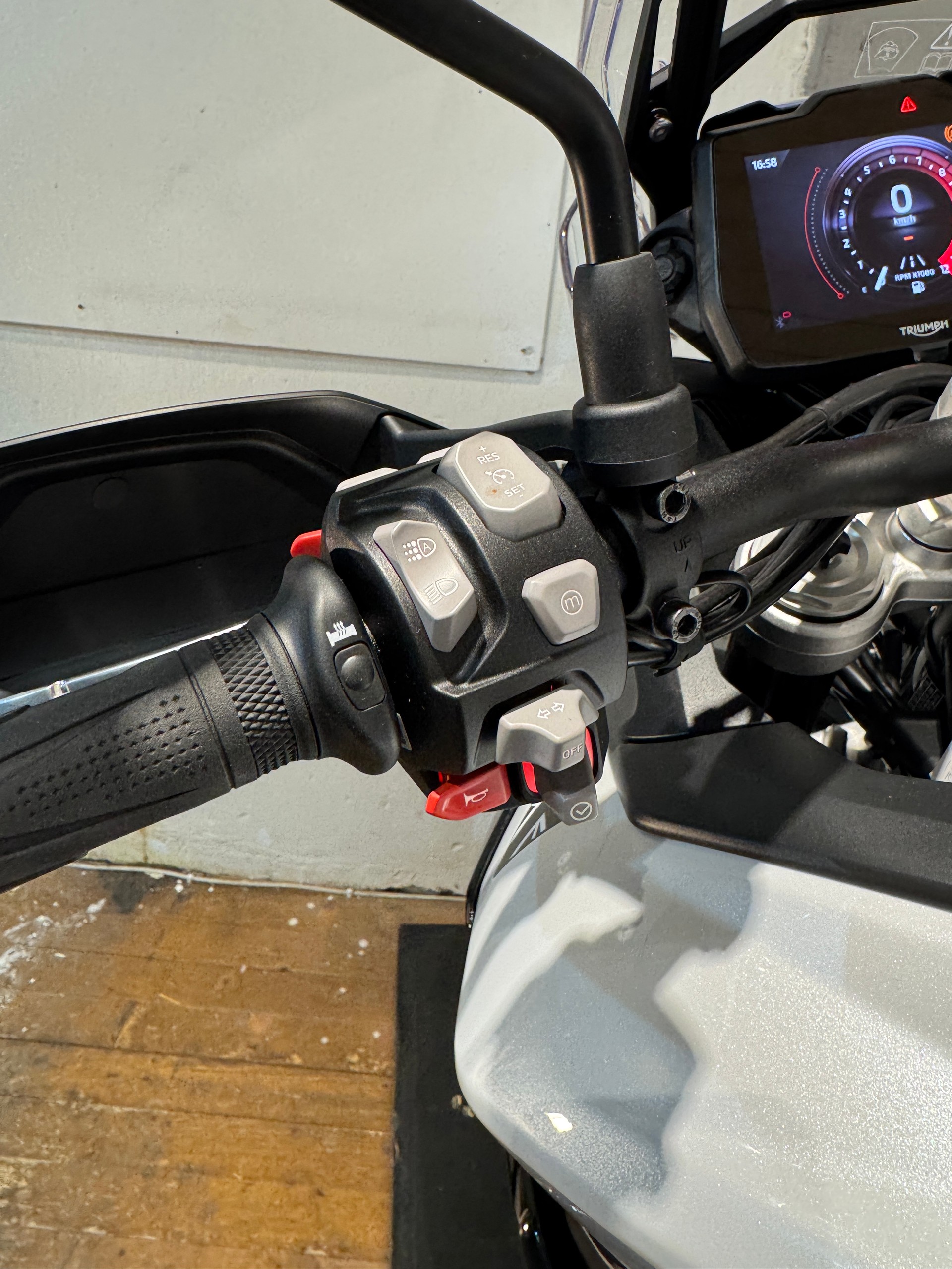 TRIUMPH Tiger 900 Alpine Edition (neu)-image-11
