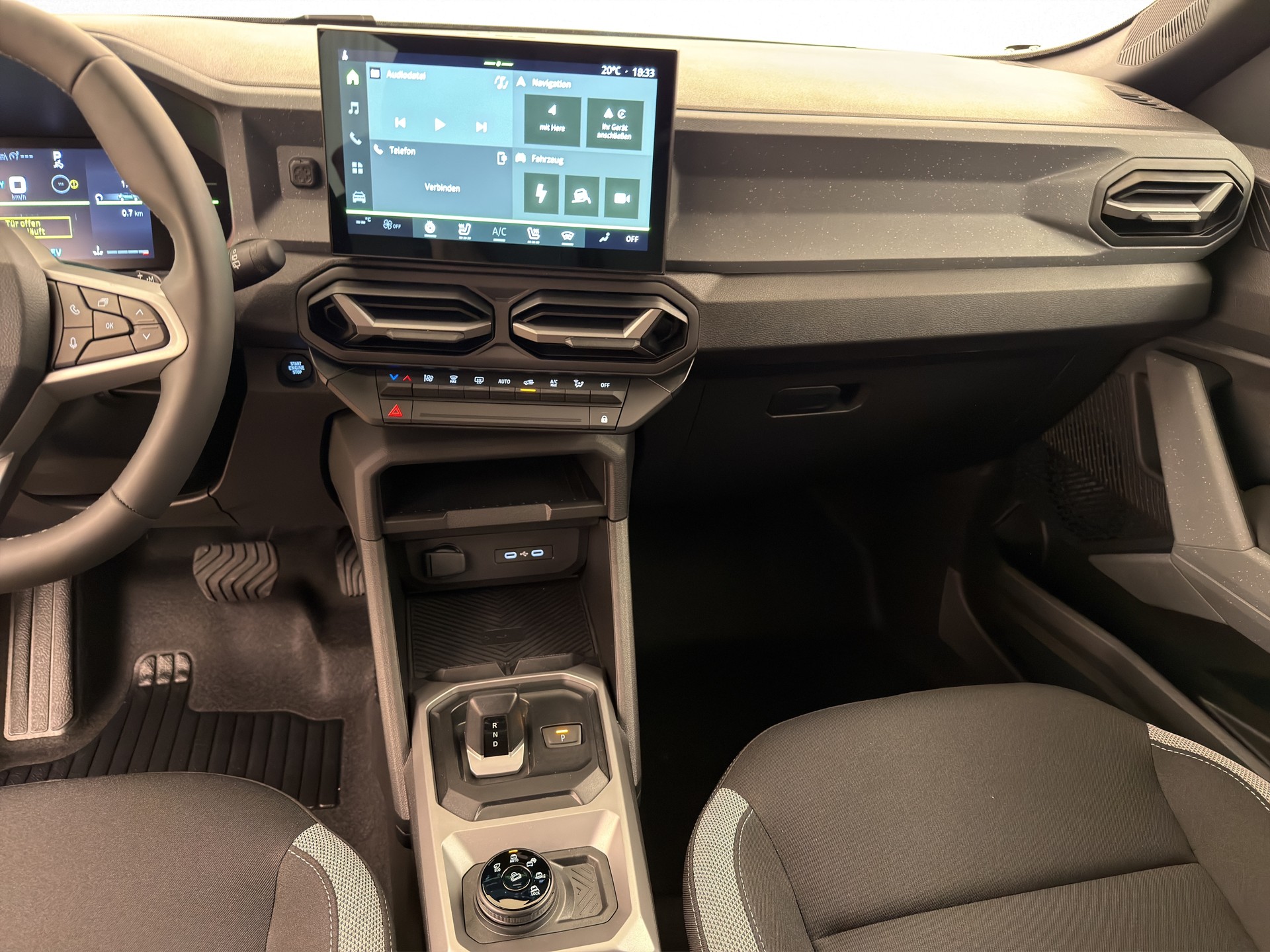 DACIA Duster 1.2 Hybrid Journey 4WD-image-9