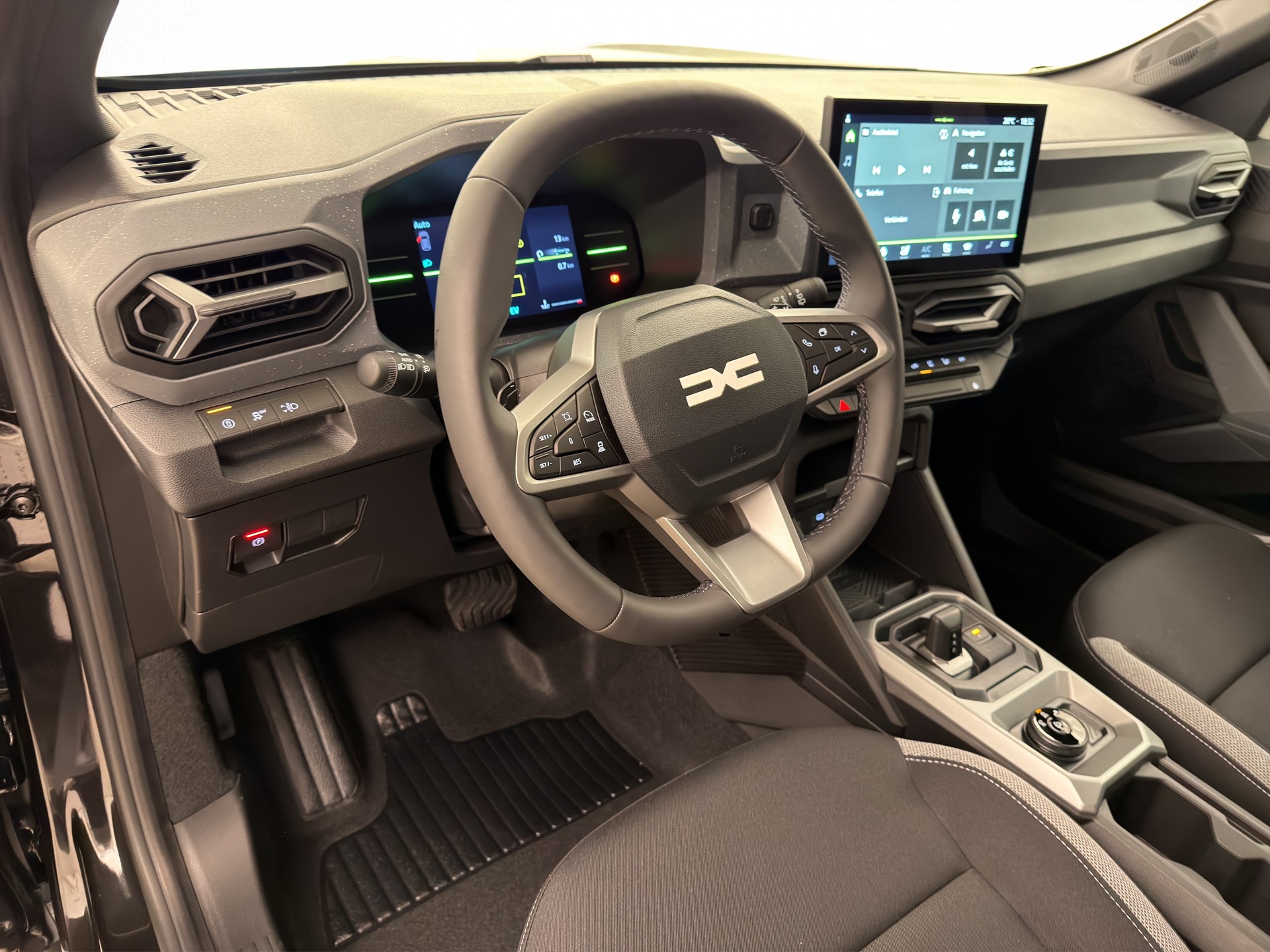 DACIA Duster 1.2 Hybrid Journey 4WD-image-13