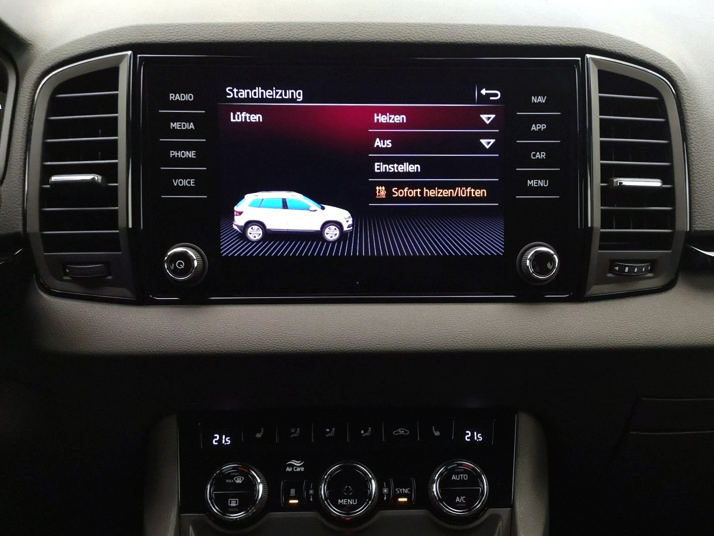 SKODA Karoq 2.0 TDI SportLine DSG 4x4-image-17