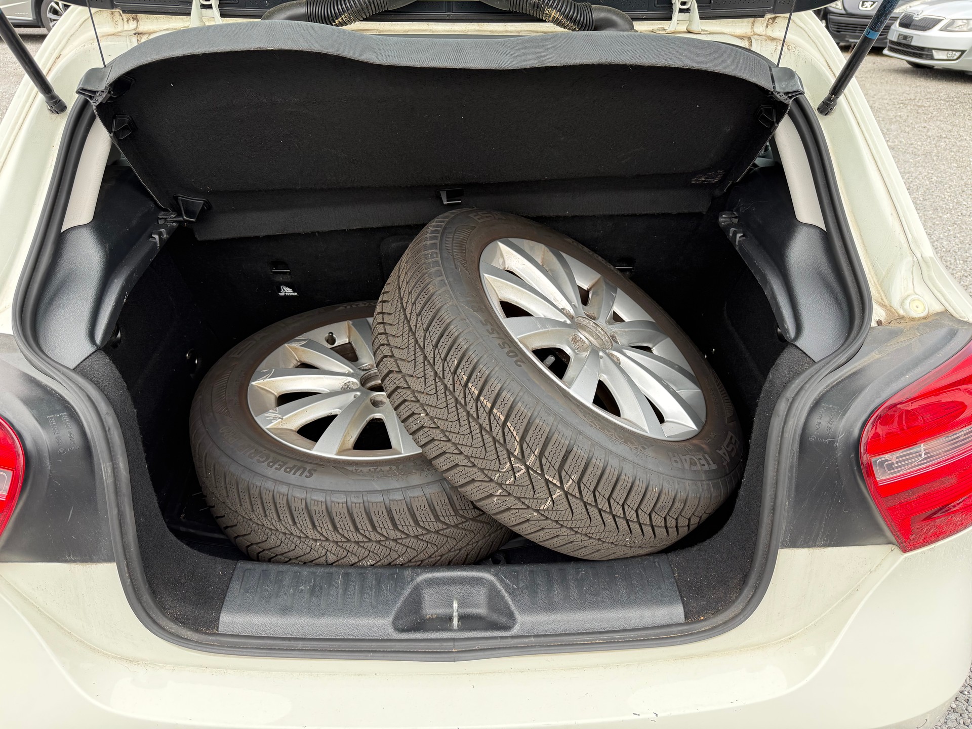 MERCEDES-BENZ A 200 Urban-image-9