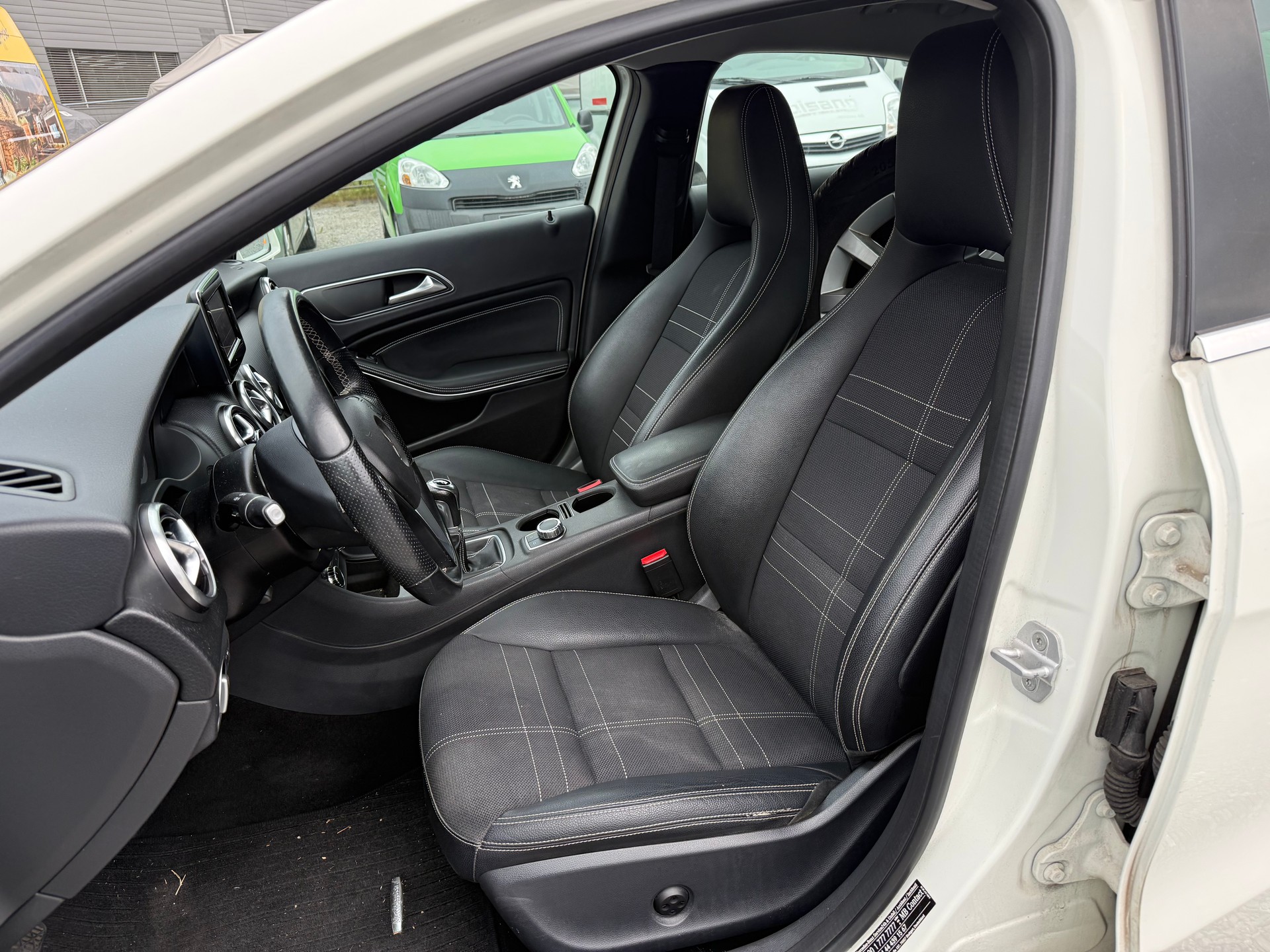 MERCEDES-BENZ A 200 Urban-image-10
