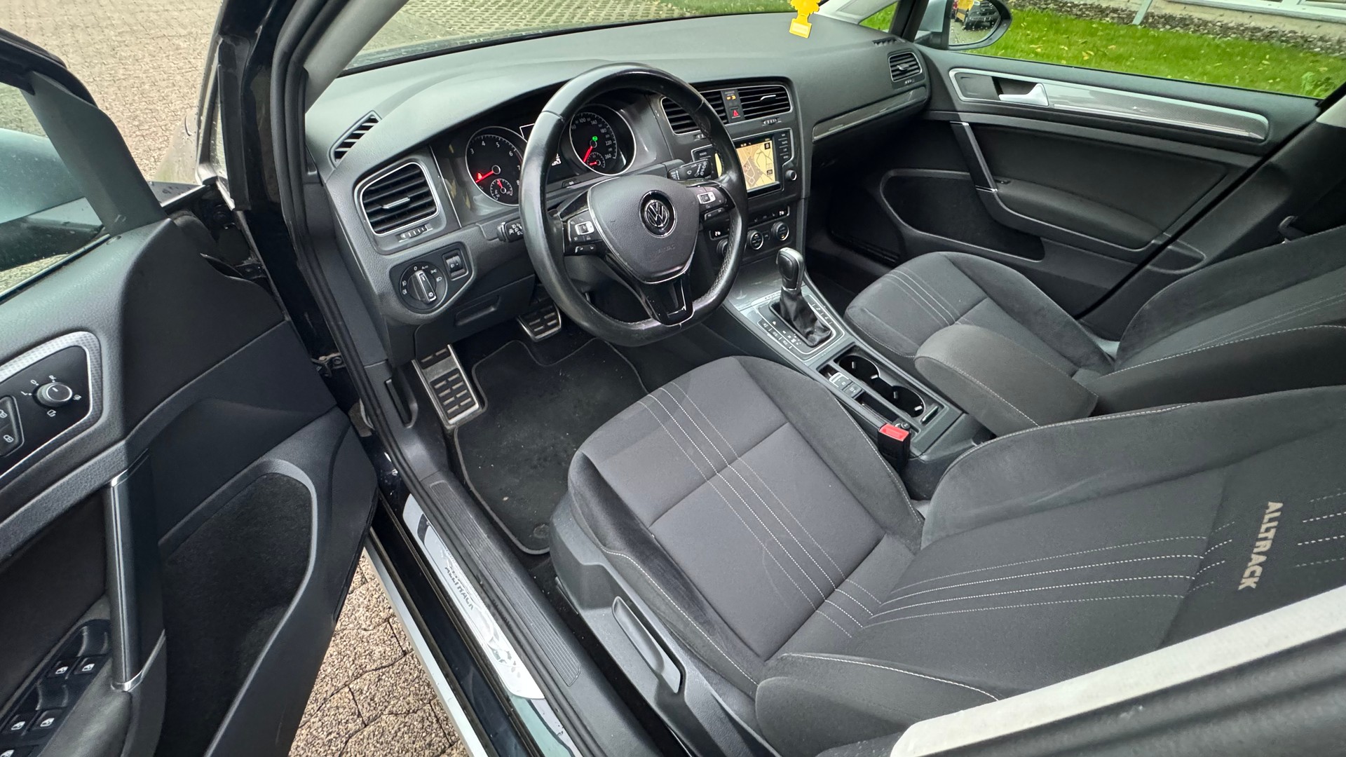 VW Golf 1.8 TSI Alltrack 4Motion-image-5
