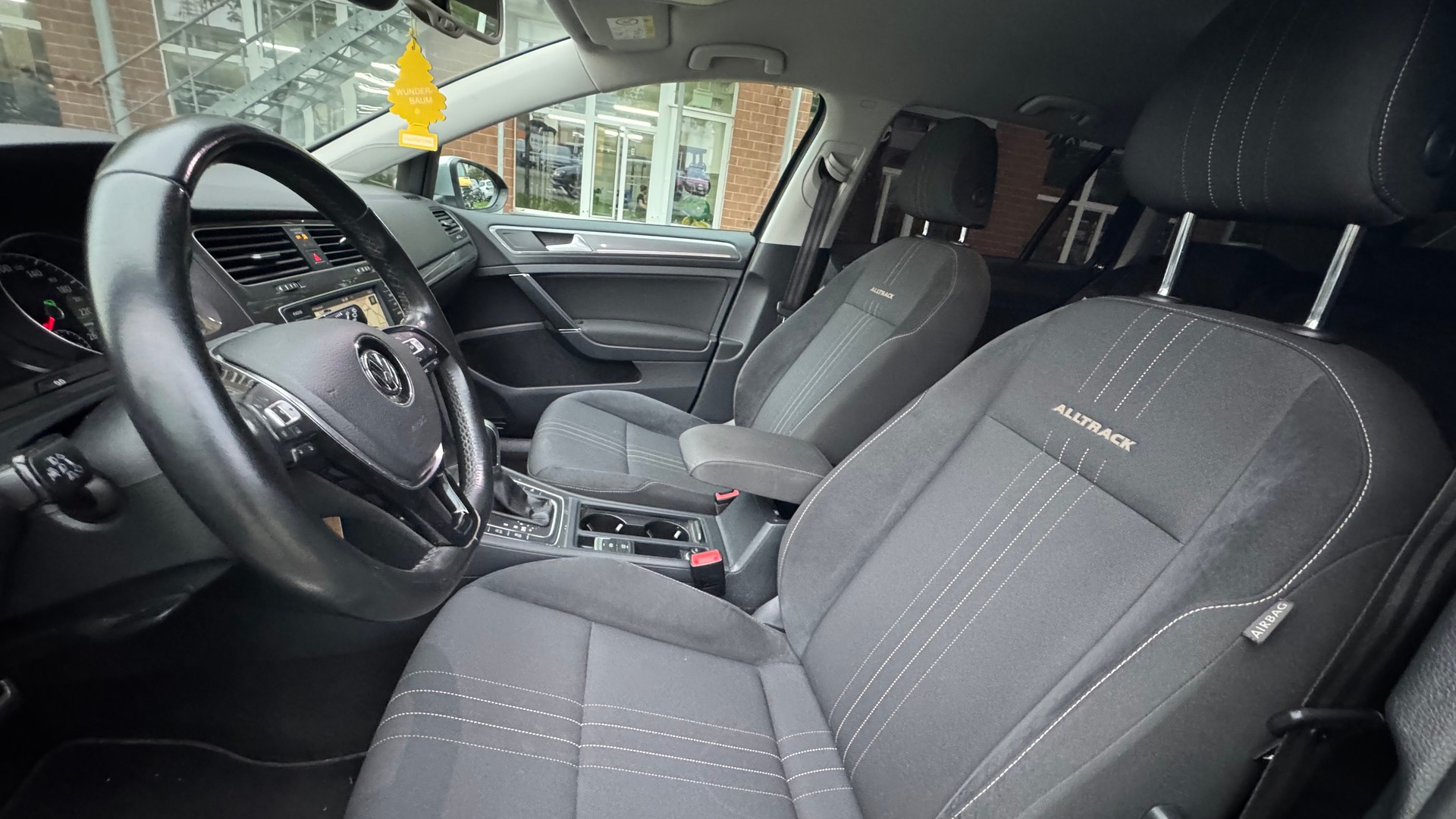 VW Golf 1.8 TSI Alltrack 4Motion-image-6