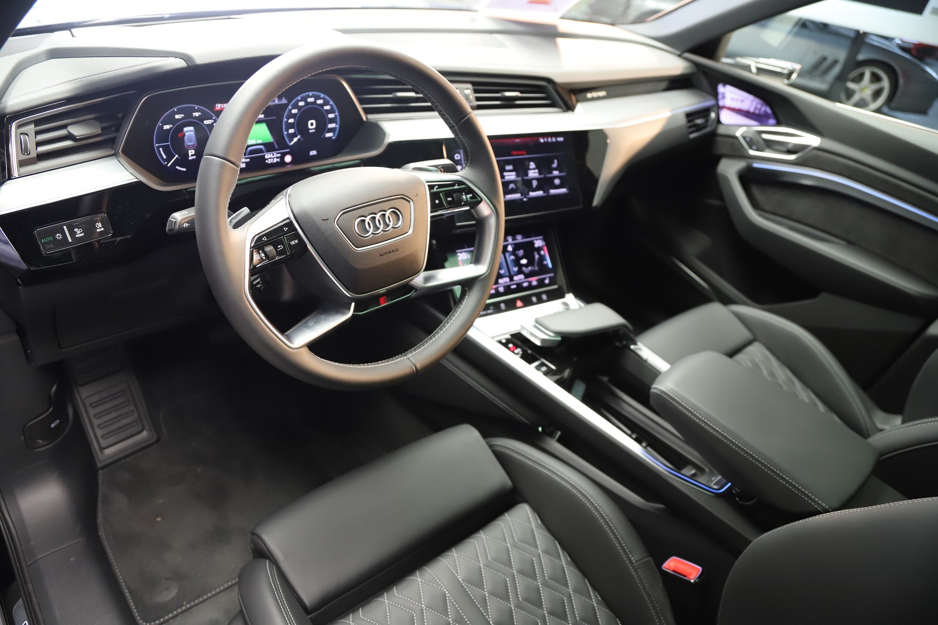 AUDI e-tron 55 Sportback S Line quattro-image-6
