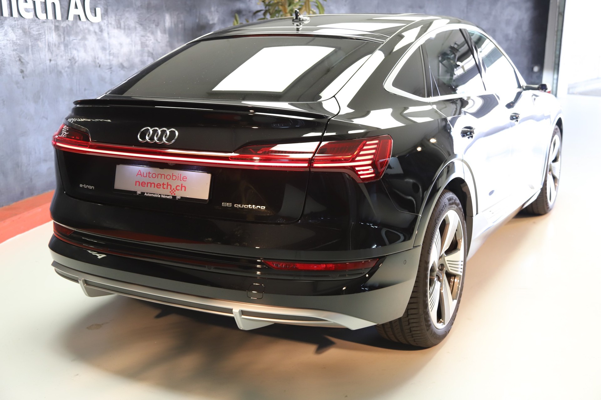 AUDI e-tron 55 Sportback S Line quattro-image-2