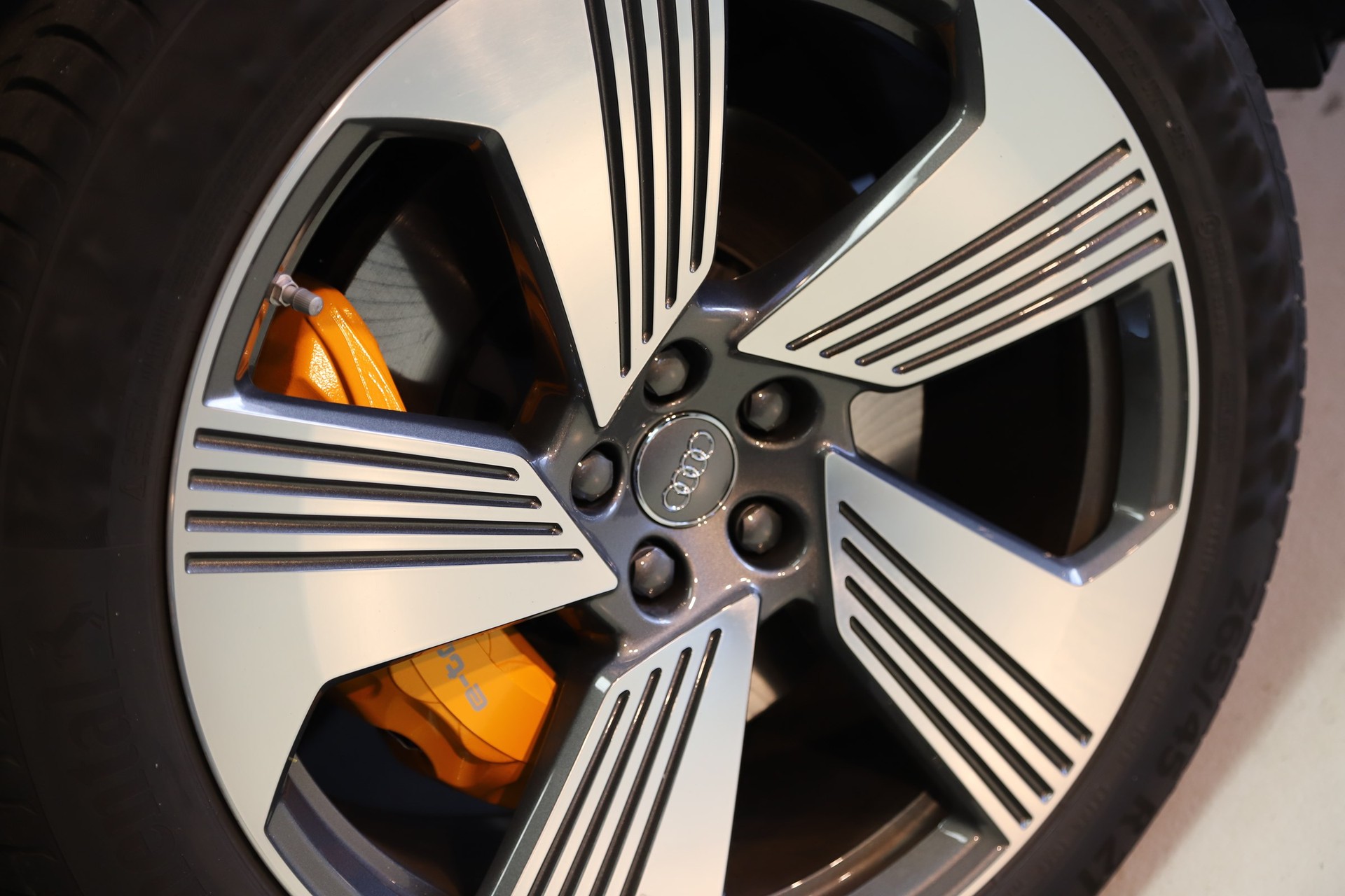 AUDI e-tron 55 Sportback S Line quattro-image-5