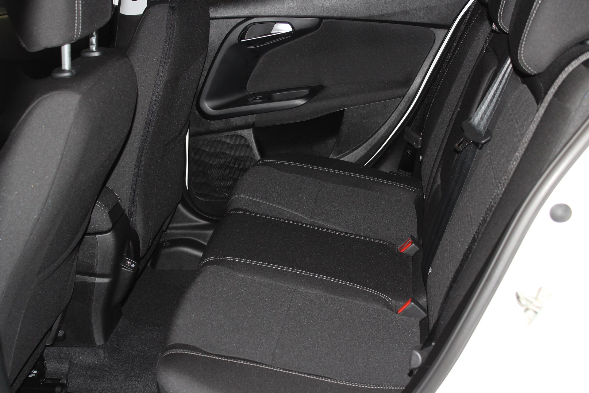 FIAT Tipo Hybrid 1.5 Swiss Edition-image-11