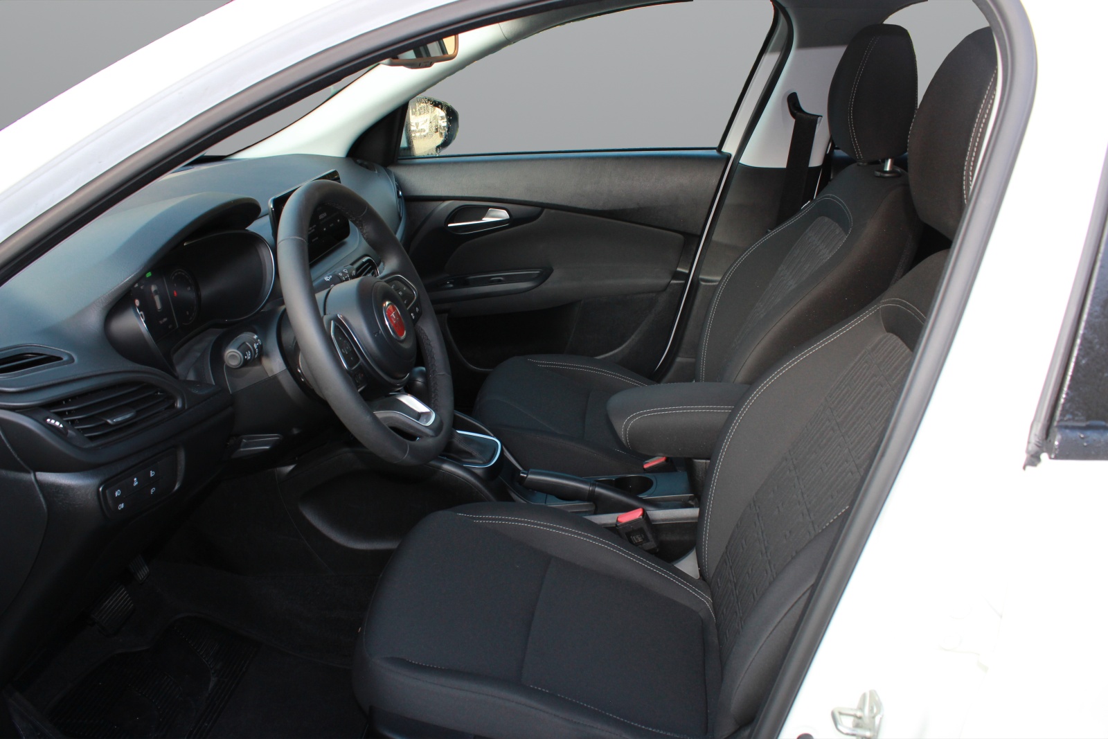 FIAT Tipo Hybrid 1.5 Swiss Edition-image-6