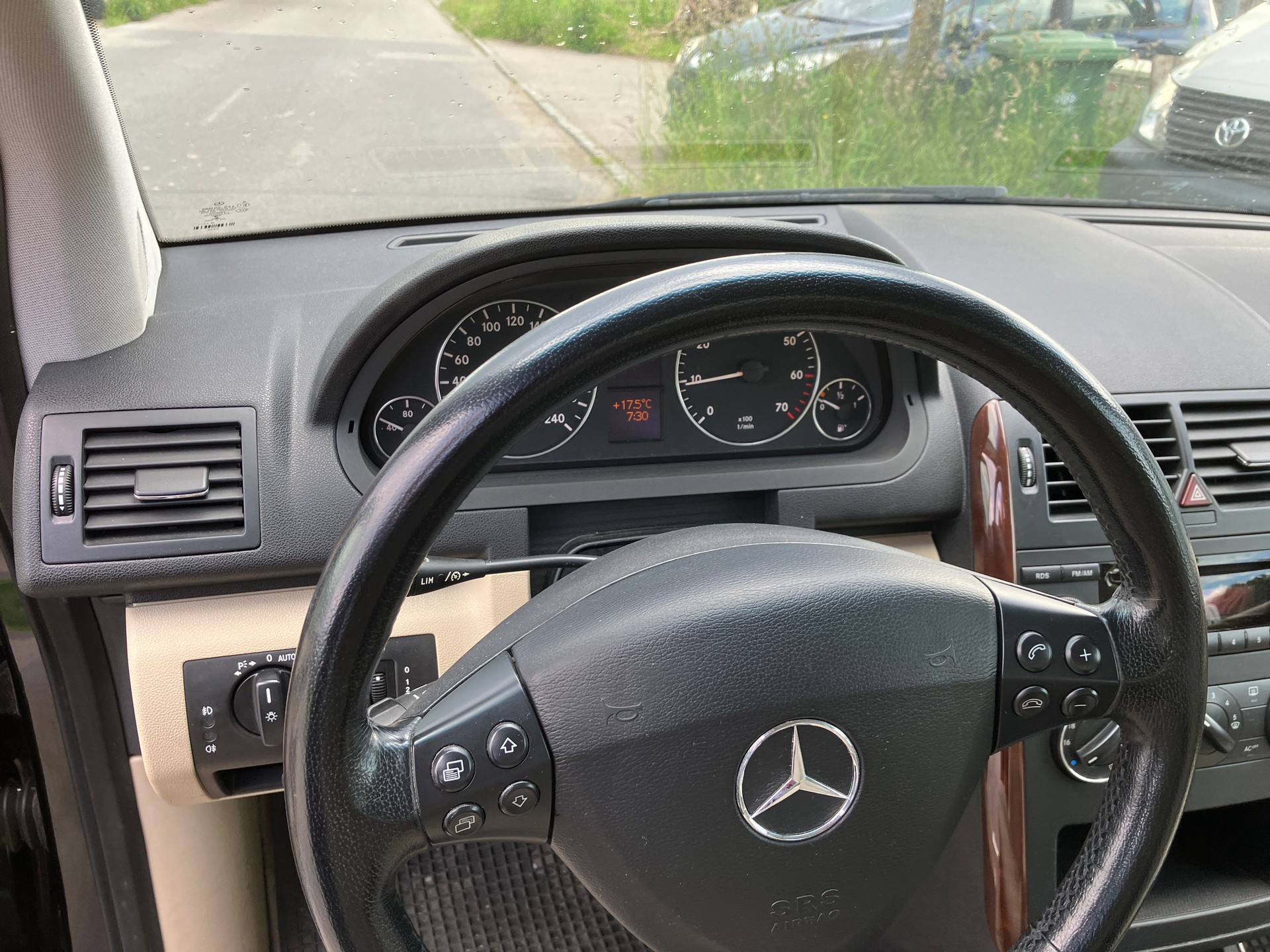 MERCEDES-BENZ A 200 Elégance-image-1