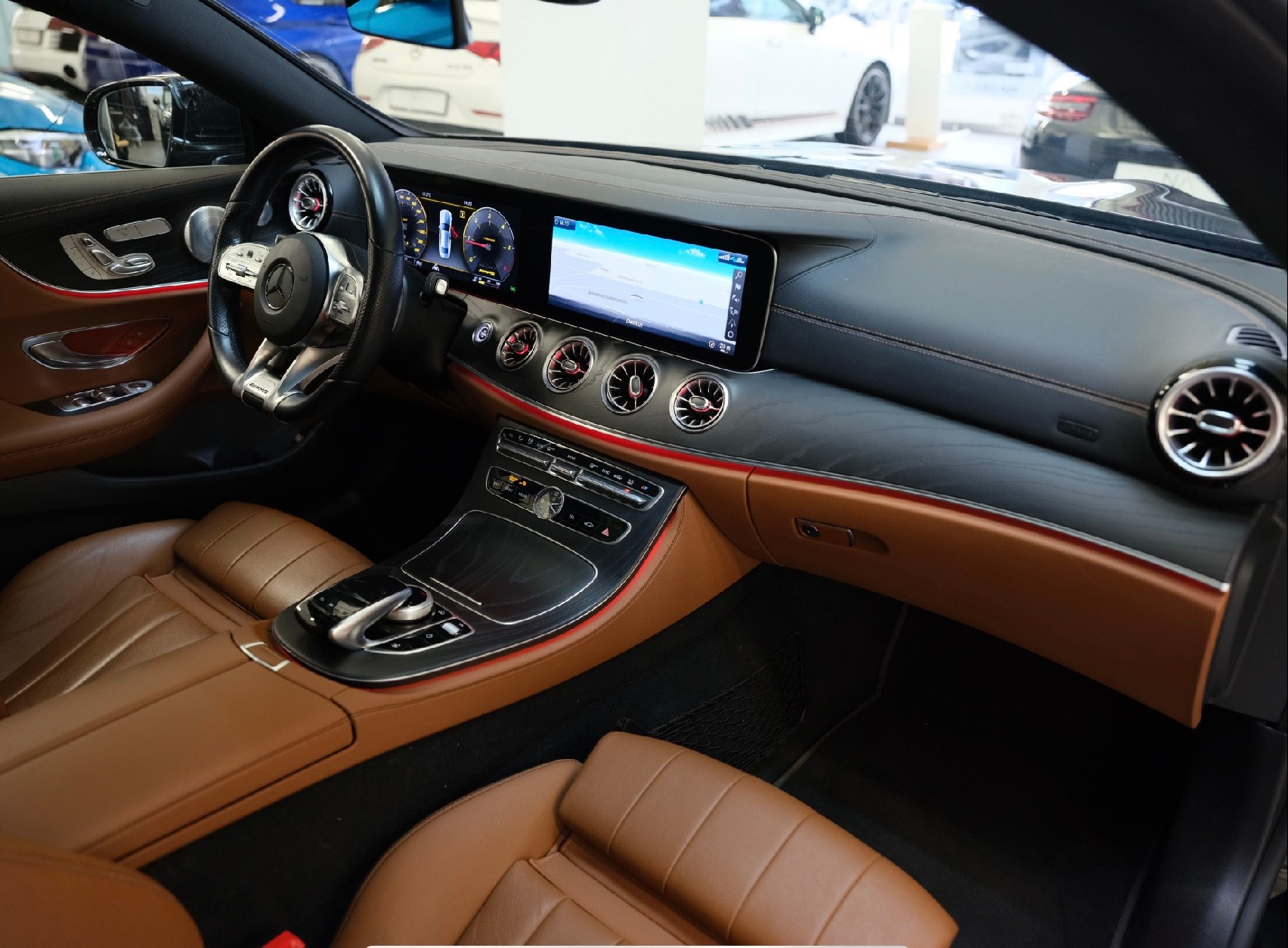 MERCEDES-BENZ E 220 d Coupé AMG Line 9G-Tronic-image-13