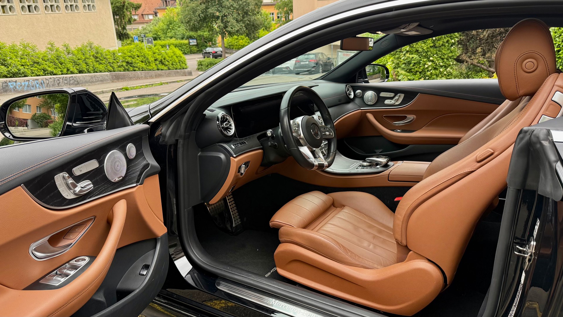 MERCEDES-BENZ E 220 d Coupé AMG Line 9G-Tronic-image-11