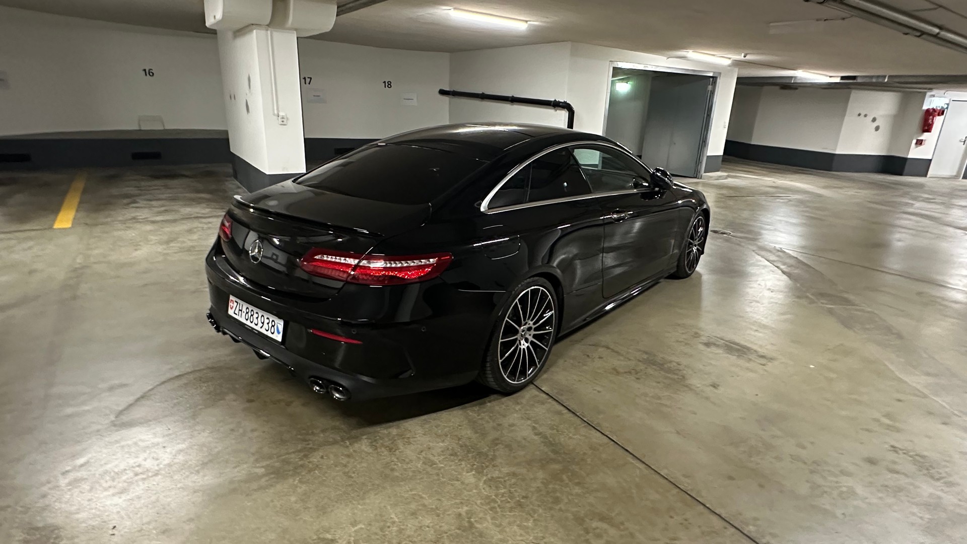 MERCEDES-BENZ E 220 d Coupé AMG Line 9G-Tronic-image-18