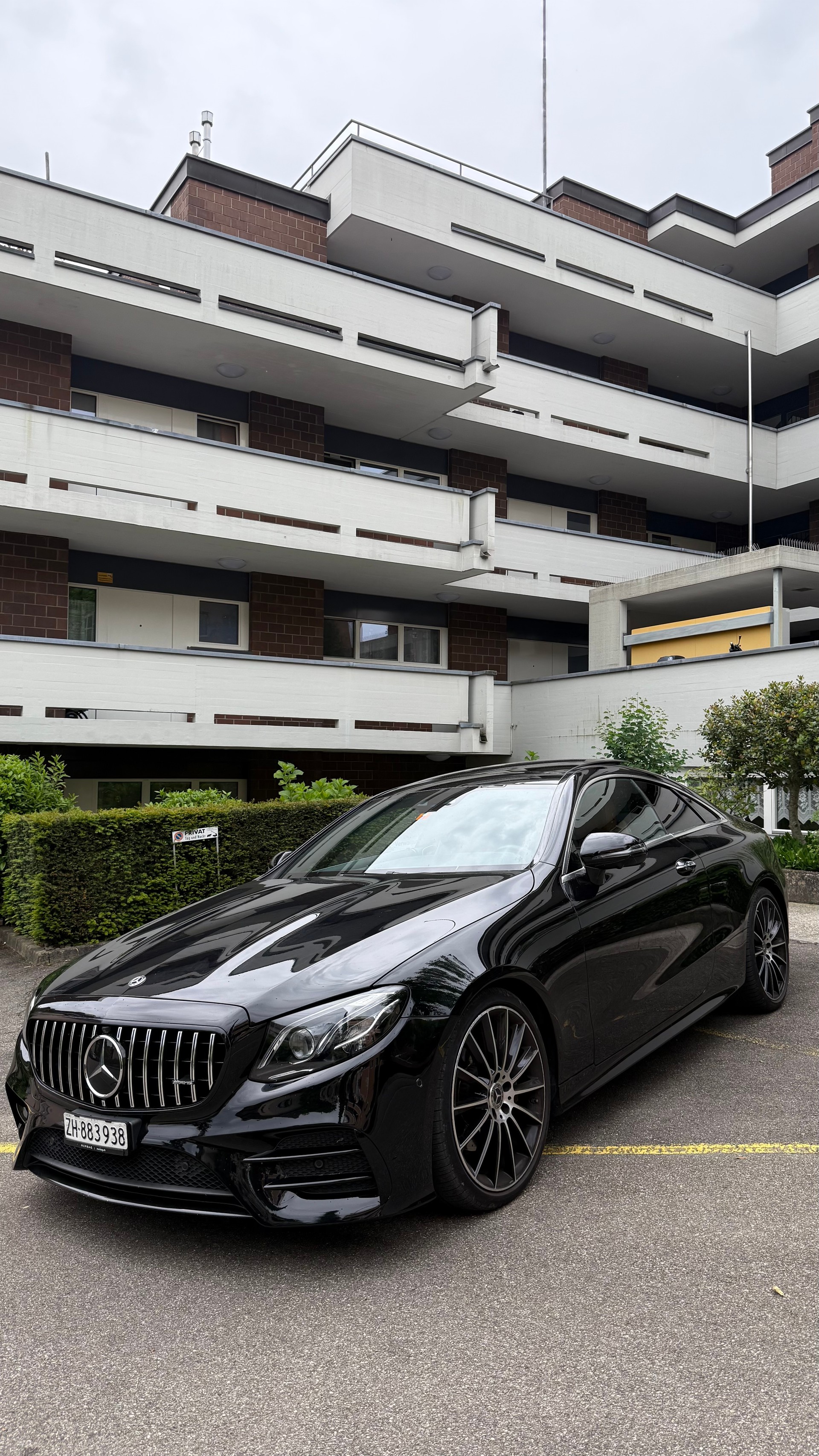 MERCEDES-BENZ E 220 d Coupé AMG Line 9G-Tronic-image-3